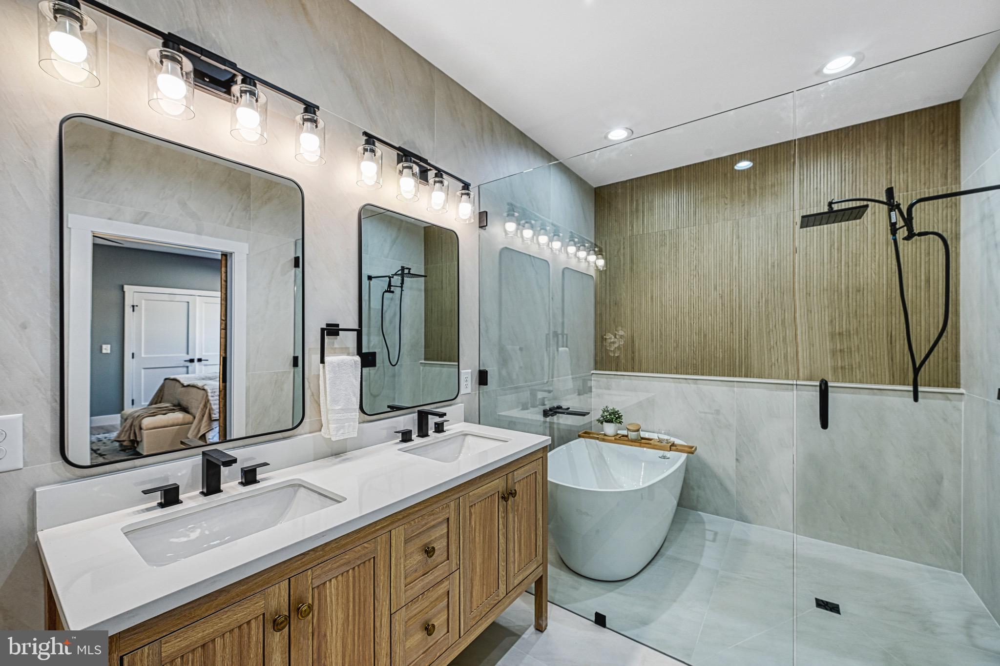 EQUESTRIAN LANDING - Residential