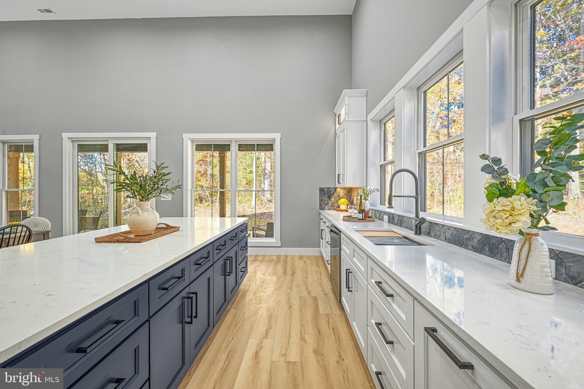 EQUESTRIAN LANDING - Residential