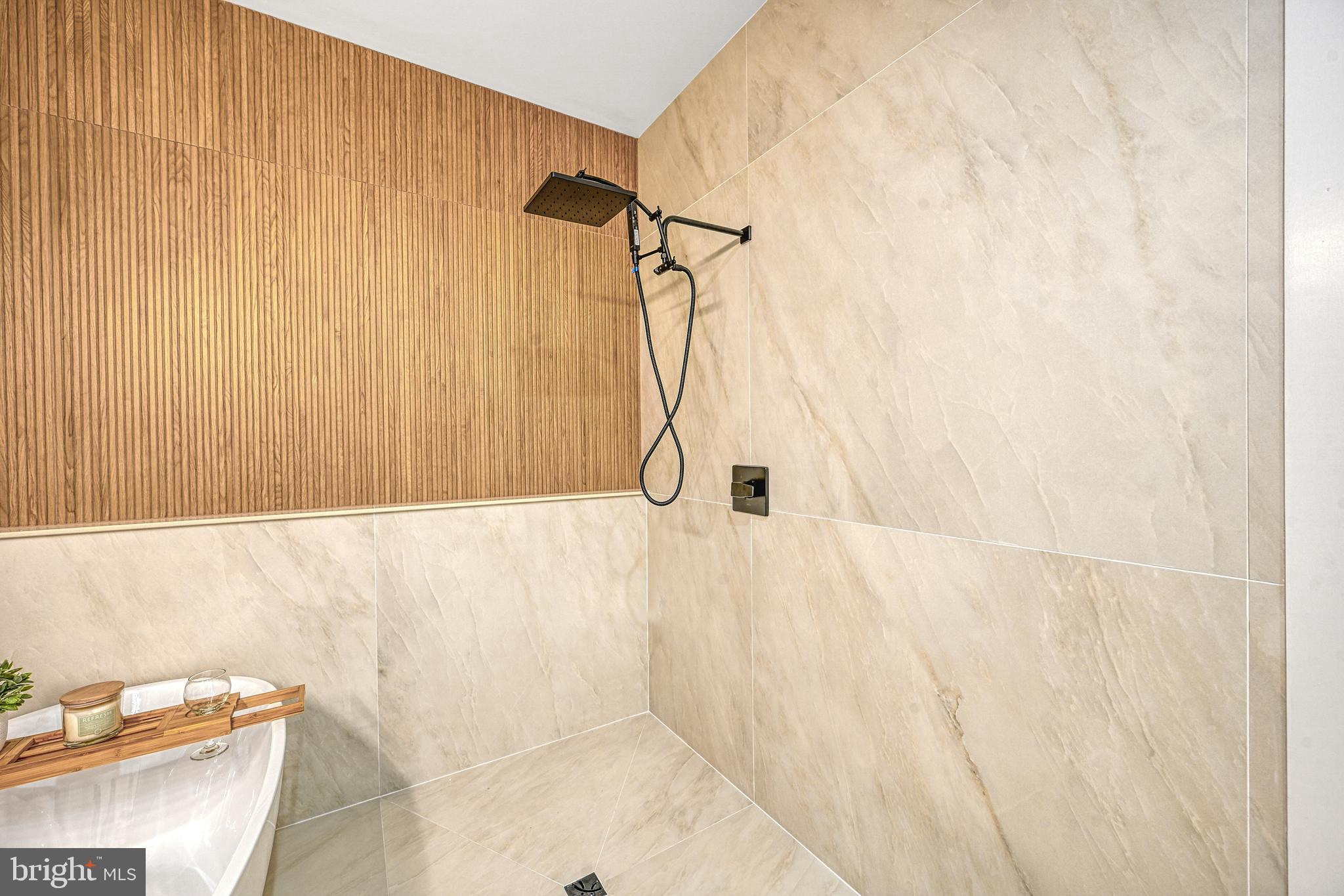 EQUESTRIAN LANDING - Residential