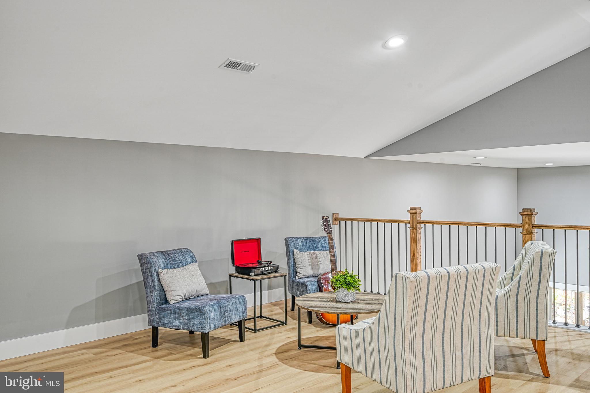 EQUESTRIAN LANDING - Residential