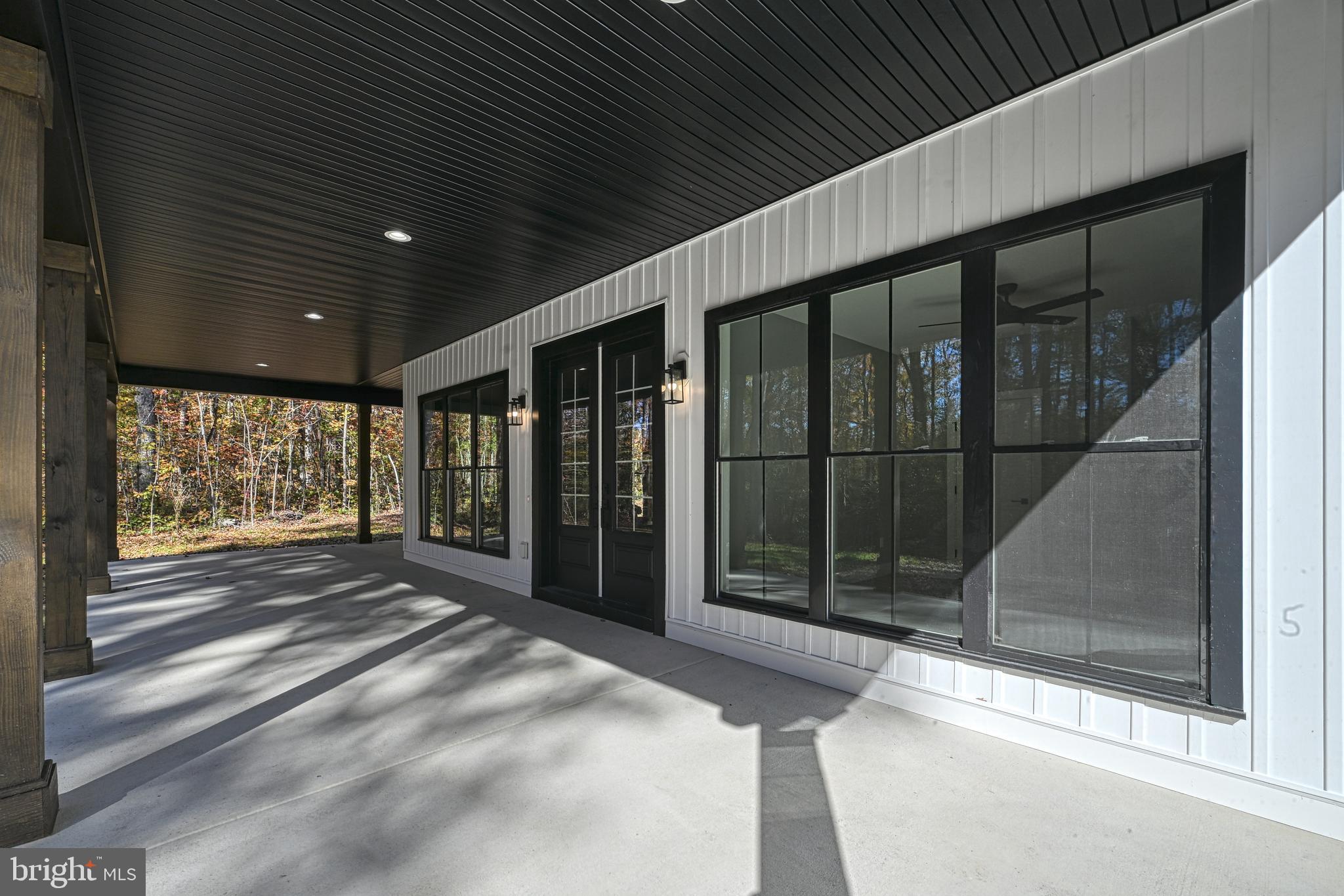 EQUESTRIAN LANDING - Residential