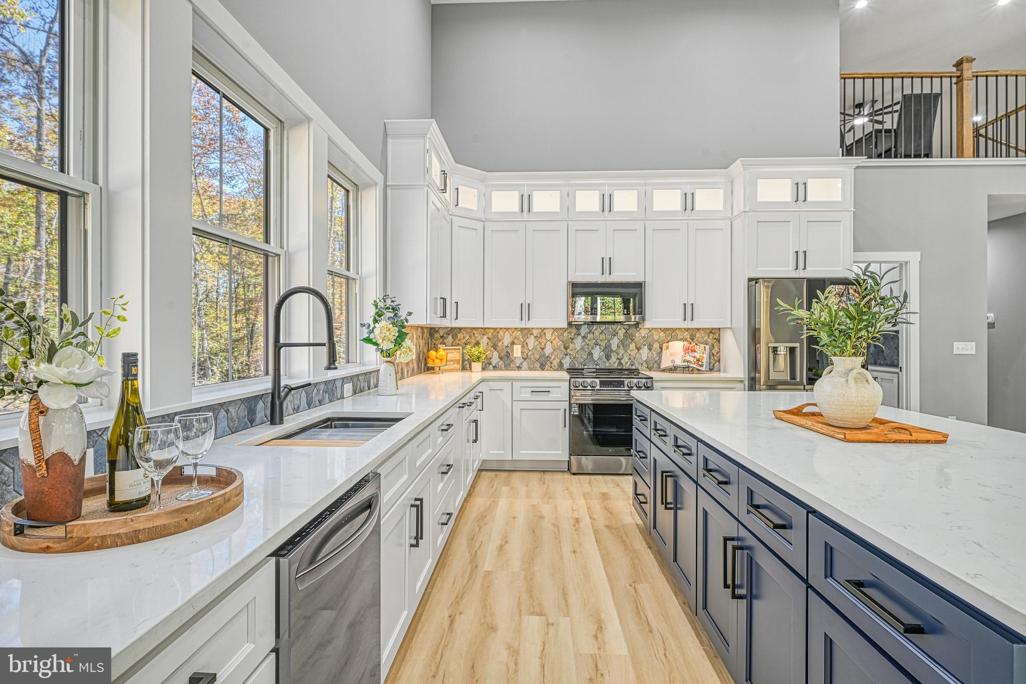 EQUESTRIAN LANDING - Residential