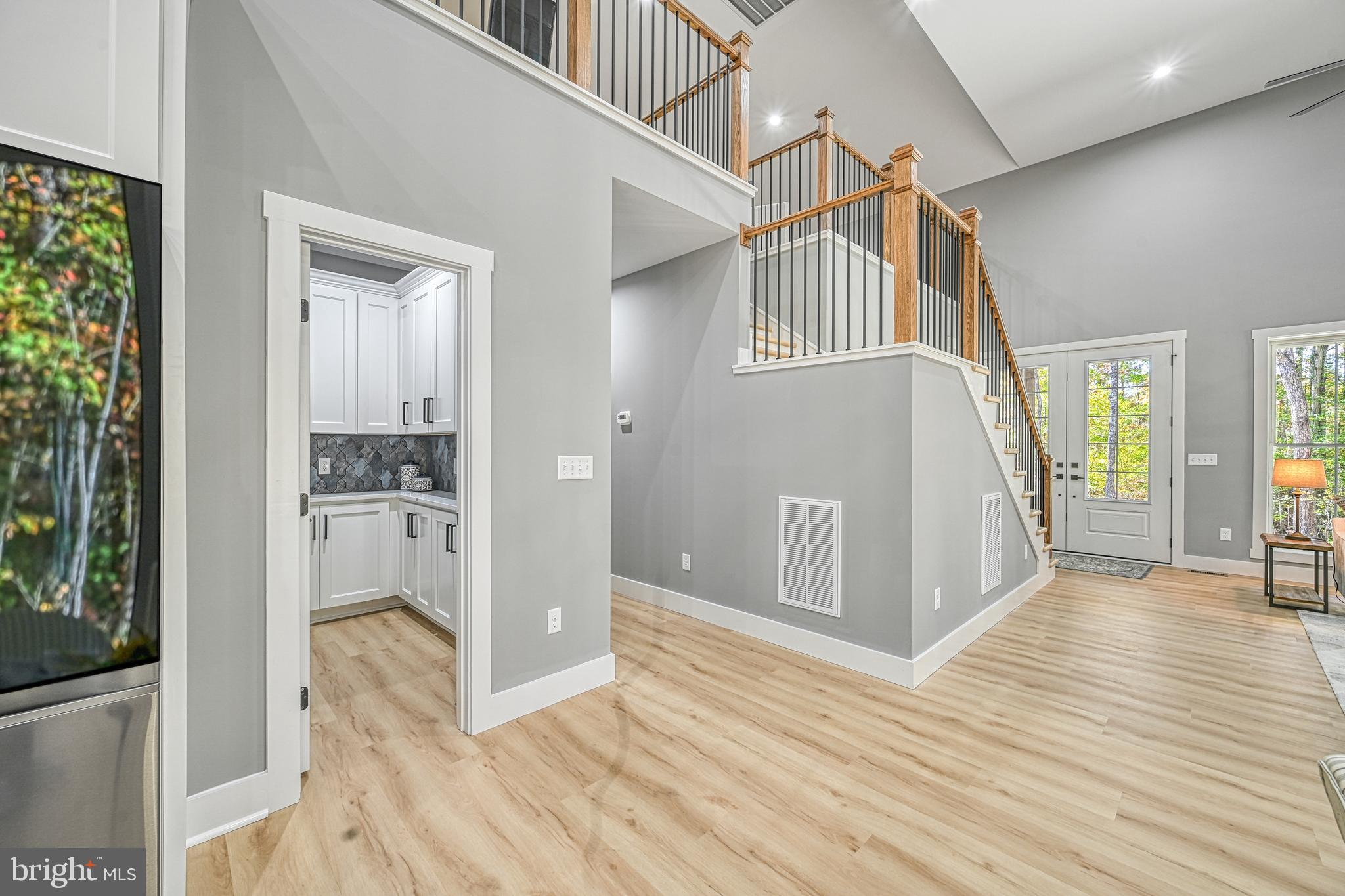 EQUESTRIAN LANDING - Residential