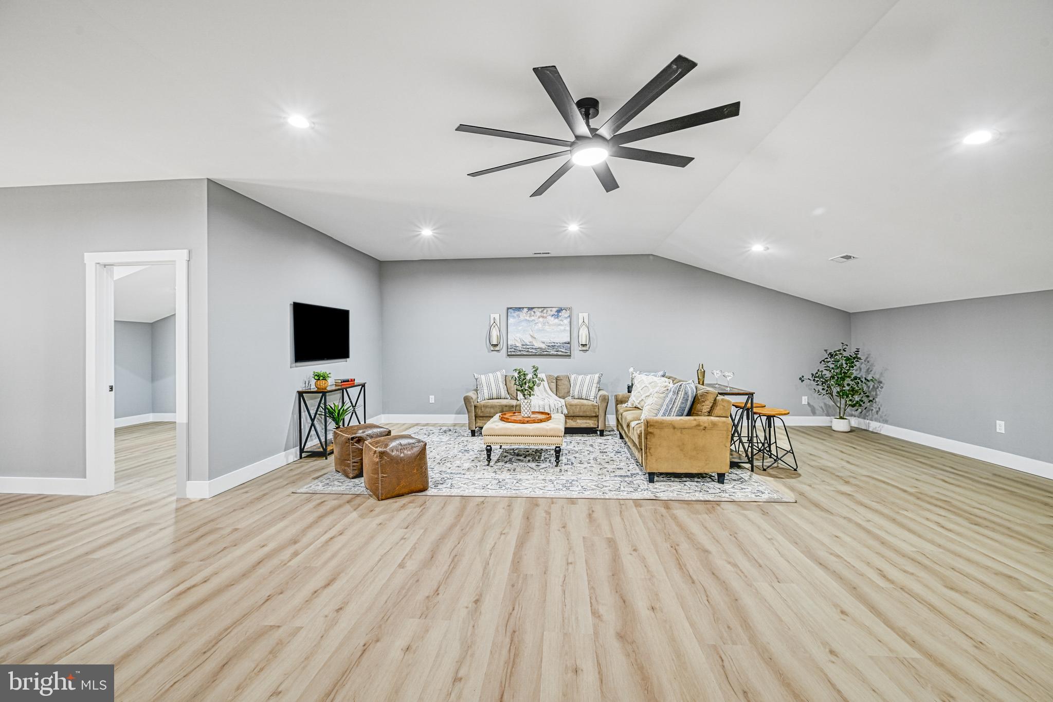 EQUESTRIAN LANDING - Residential