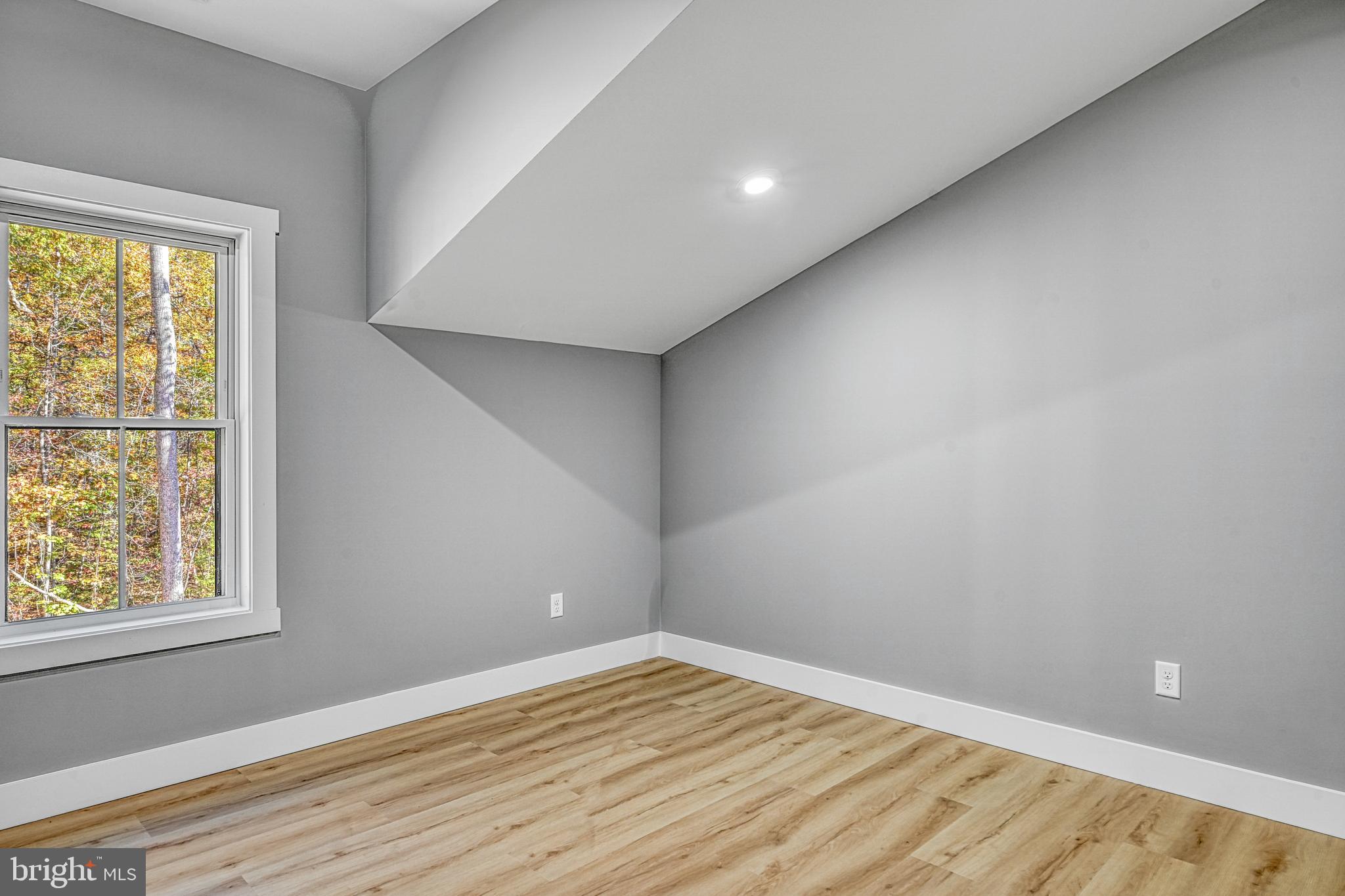 EQUESTRIAN LANDING - Residential