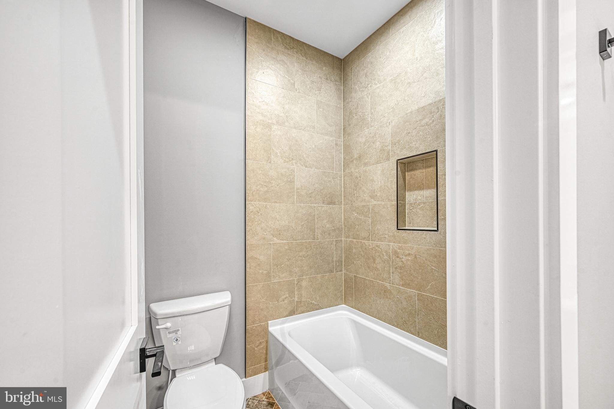 EQUESTRIAN LANDING - Residential