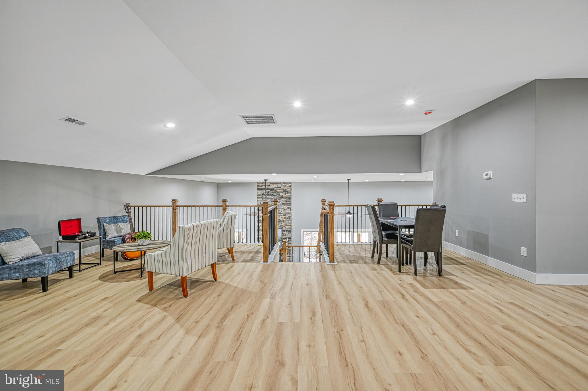 EQUESTRIAN LANDING - Residential