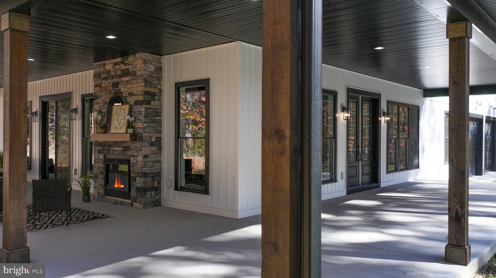 EQUESTRIAN LANDING - Residential