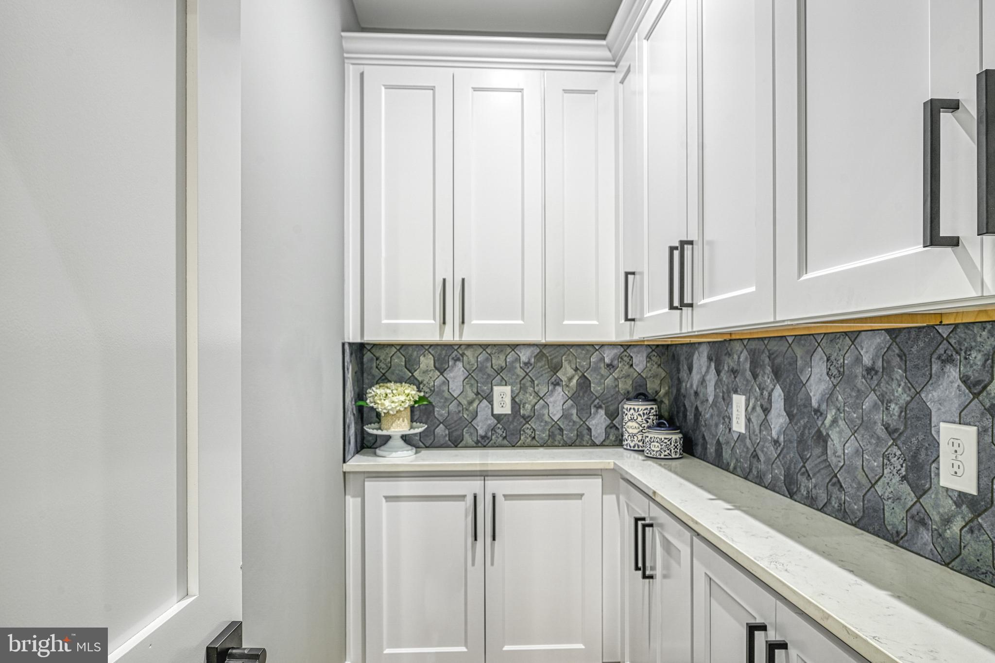 EQUESTRIAN LANDING - Residential