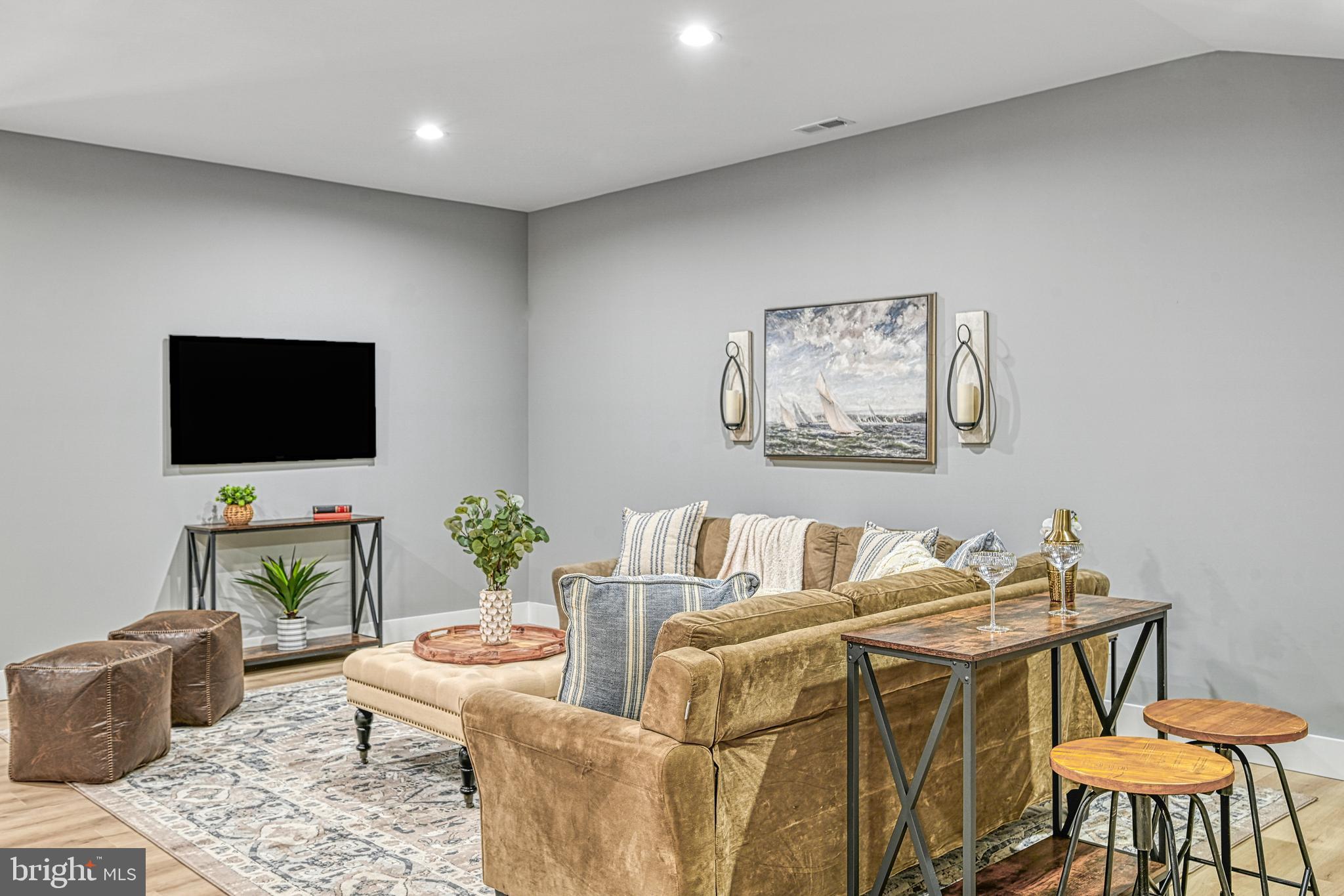 EQUESTRIAN LANDING - Residential