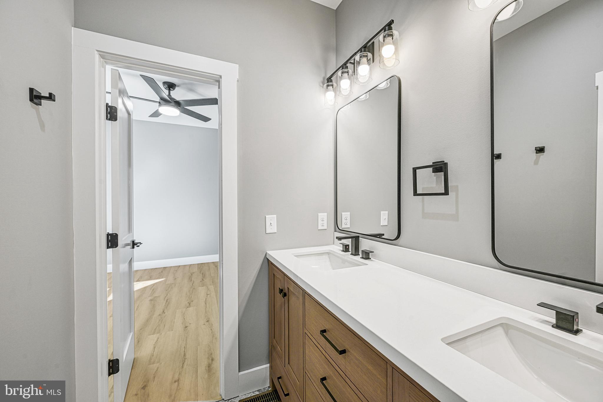 EQUESTRIAN LANDING - Residential