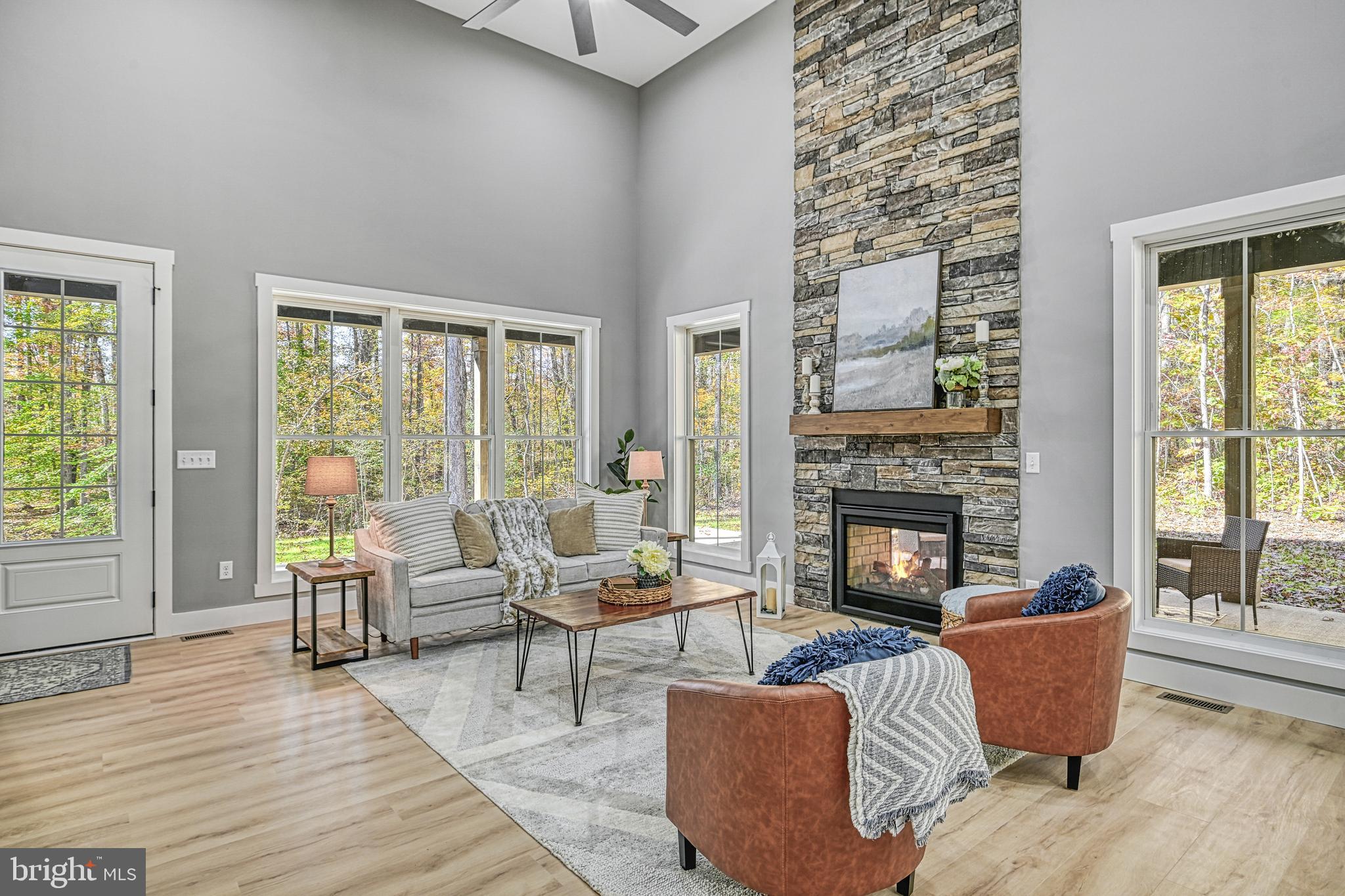 EQUESTRIAN LANDING - Residential