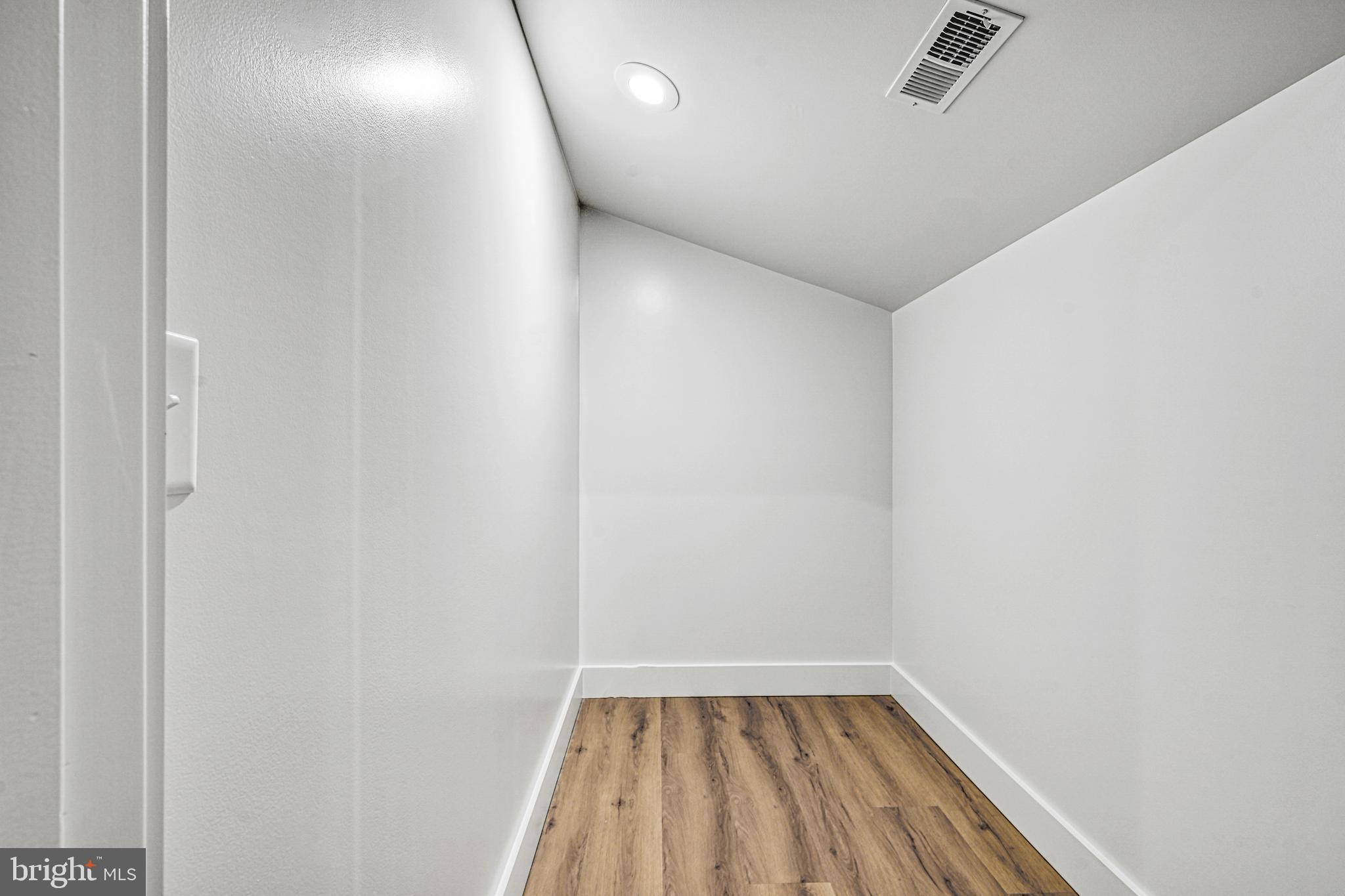 EQUESTRIAN LANDING - Residential