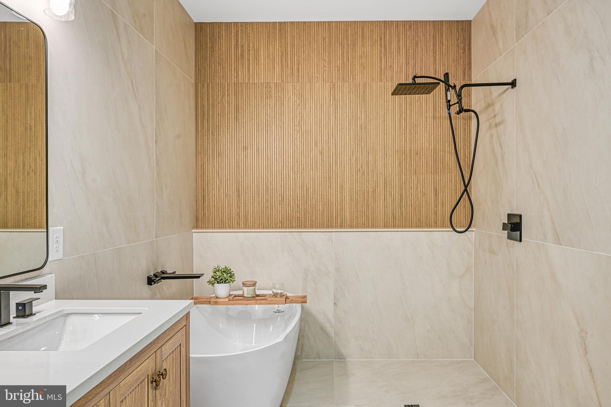 EQUESTRIAN LANDING - Residential