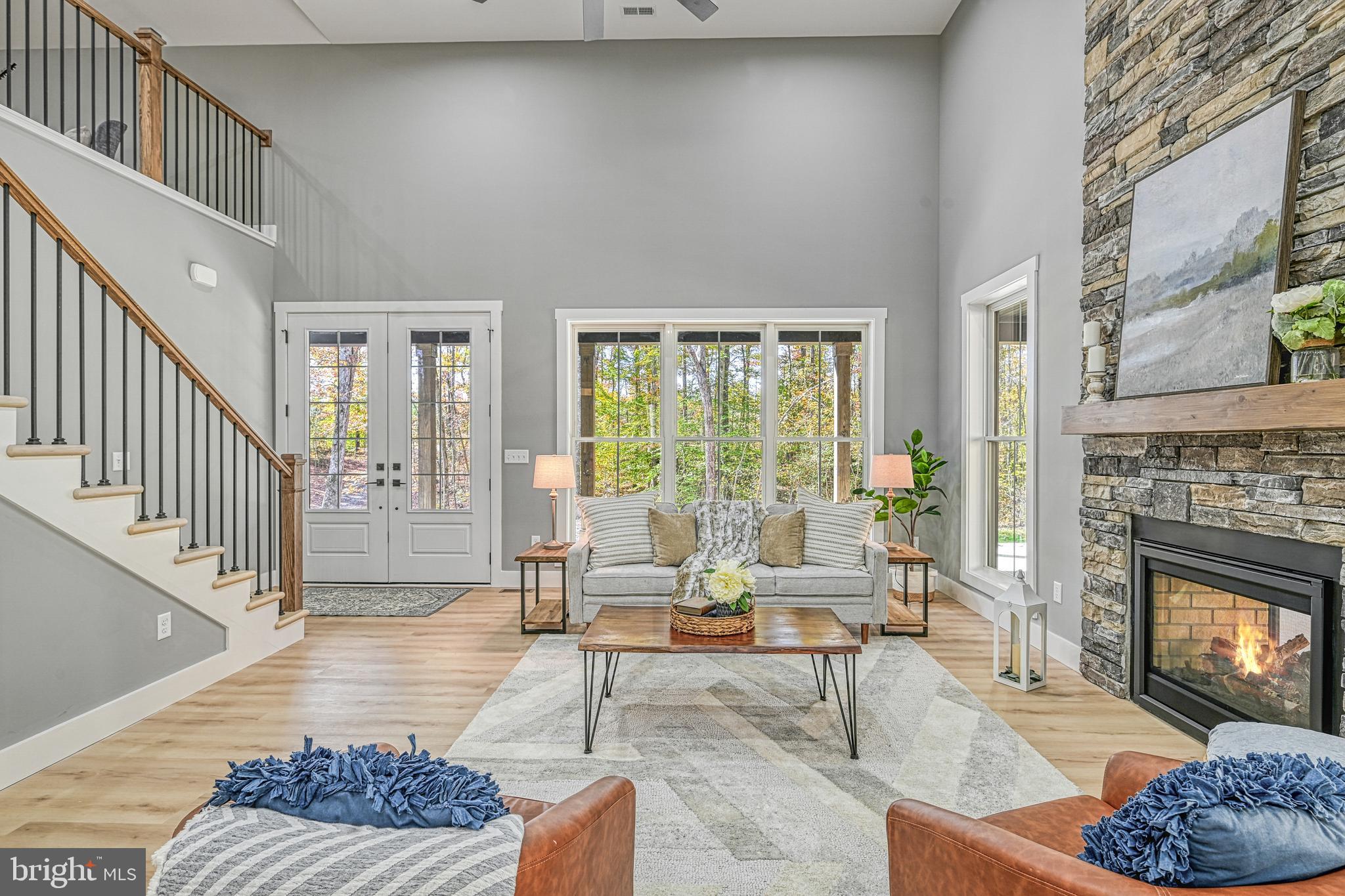 EQUESTRIAN LANDING - Residential