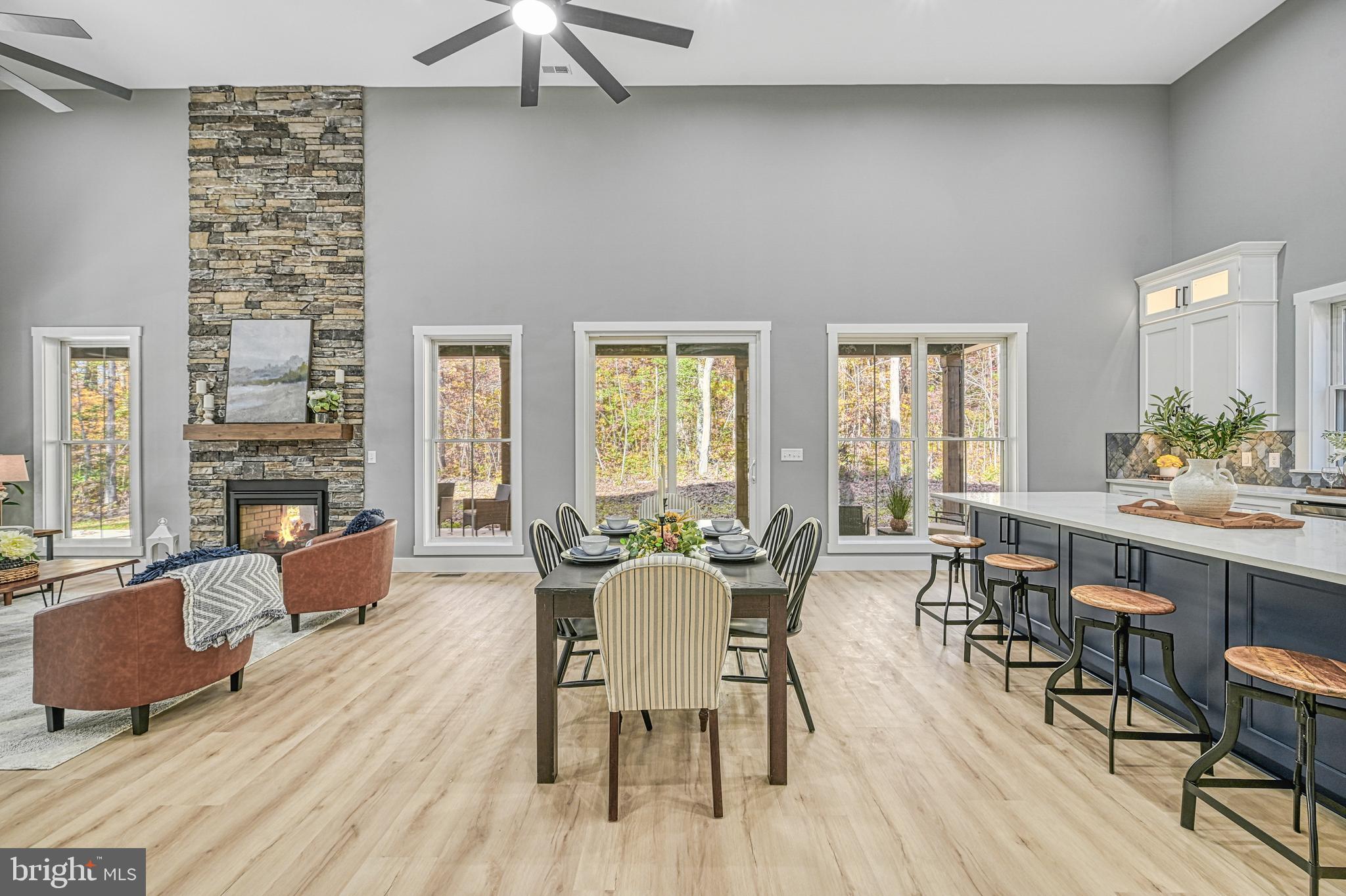 EQUESTRIAN LANDING - Residential