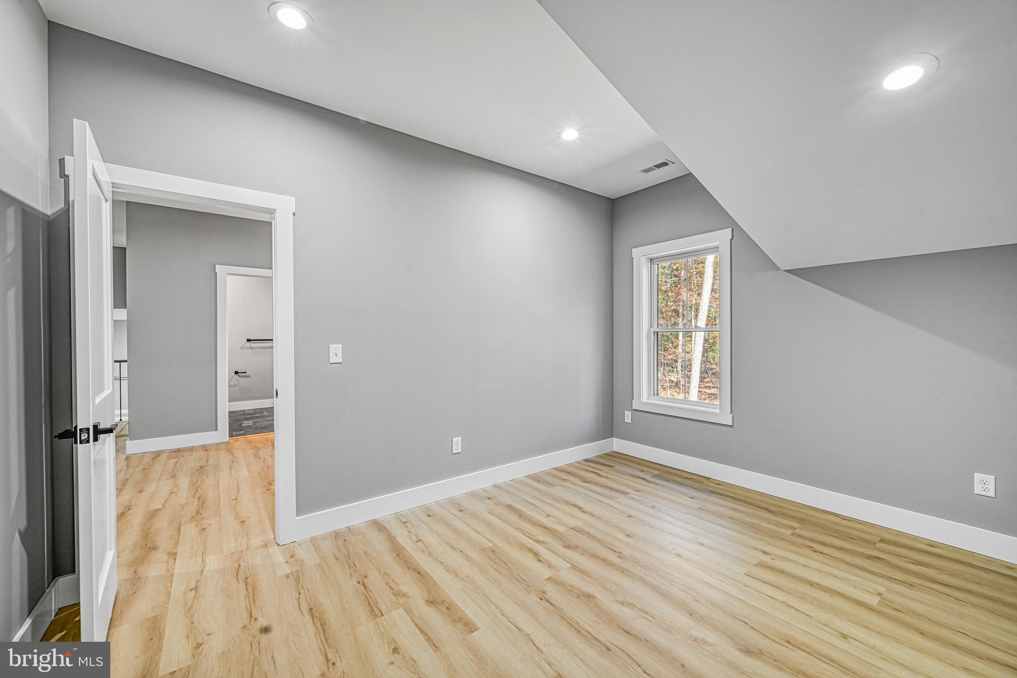 EQUESTRIAN LANDING - Residential