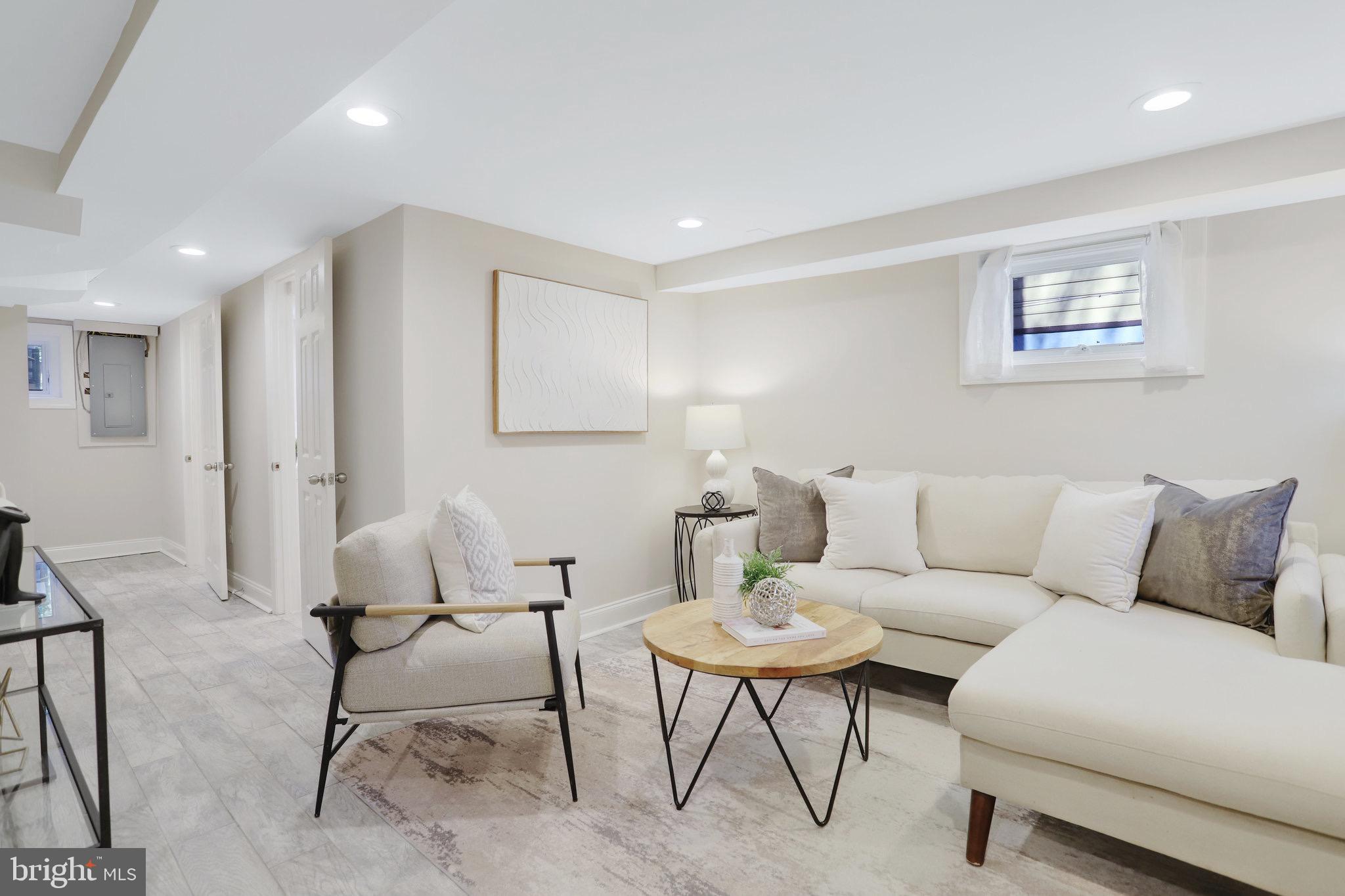 OLD TOWN ALEXANDRIA - Residential