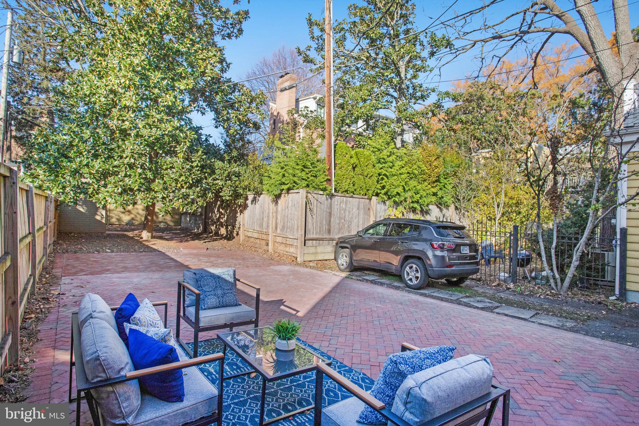 OLD TOWN ALEXANDRIA - Residential