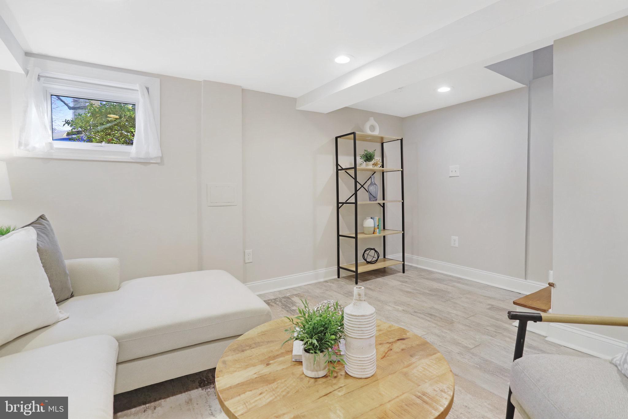 OLD TOWN ALEXANDRIA - Residential