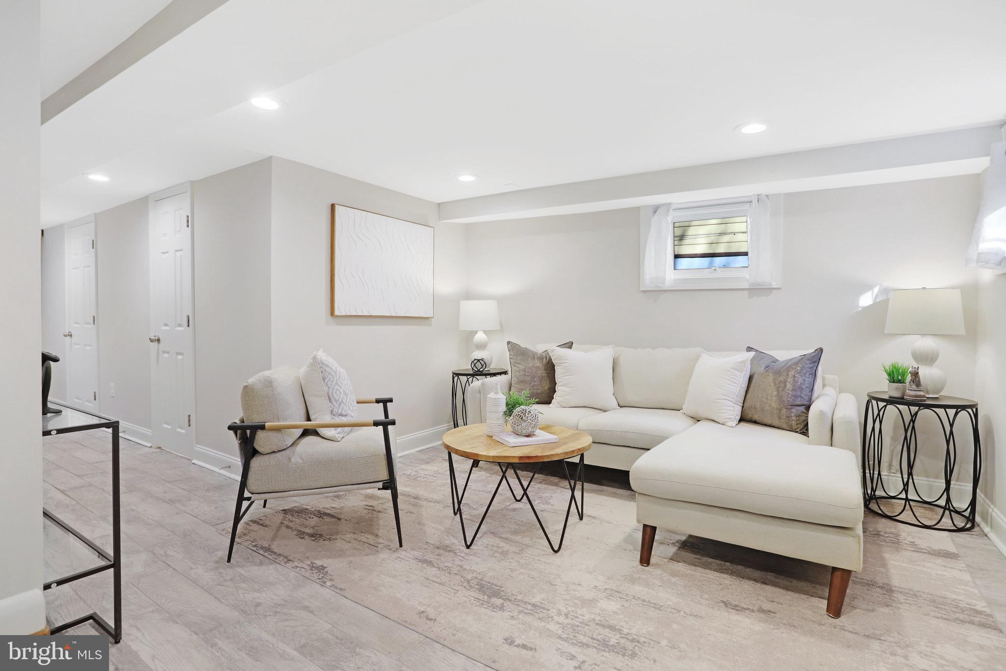 OLD TOWN ALEXANDRIA - Residential