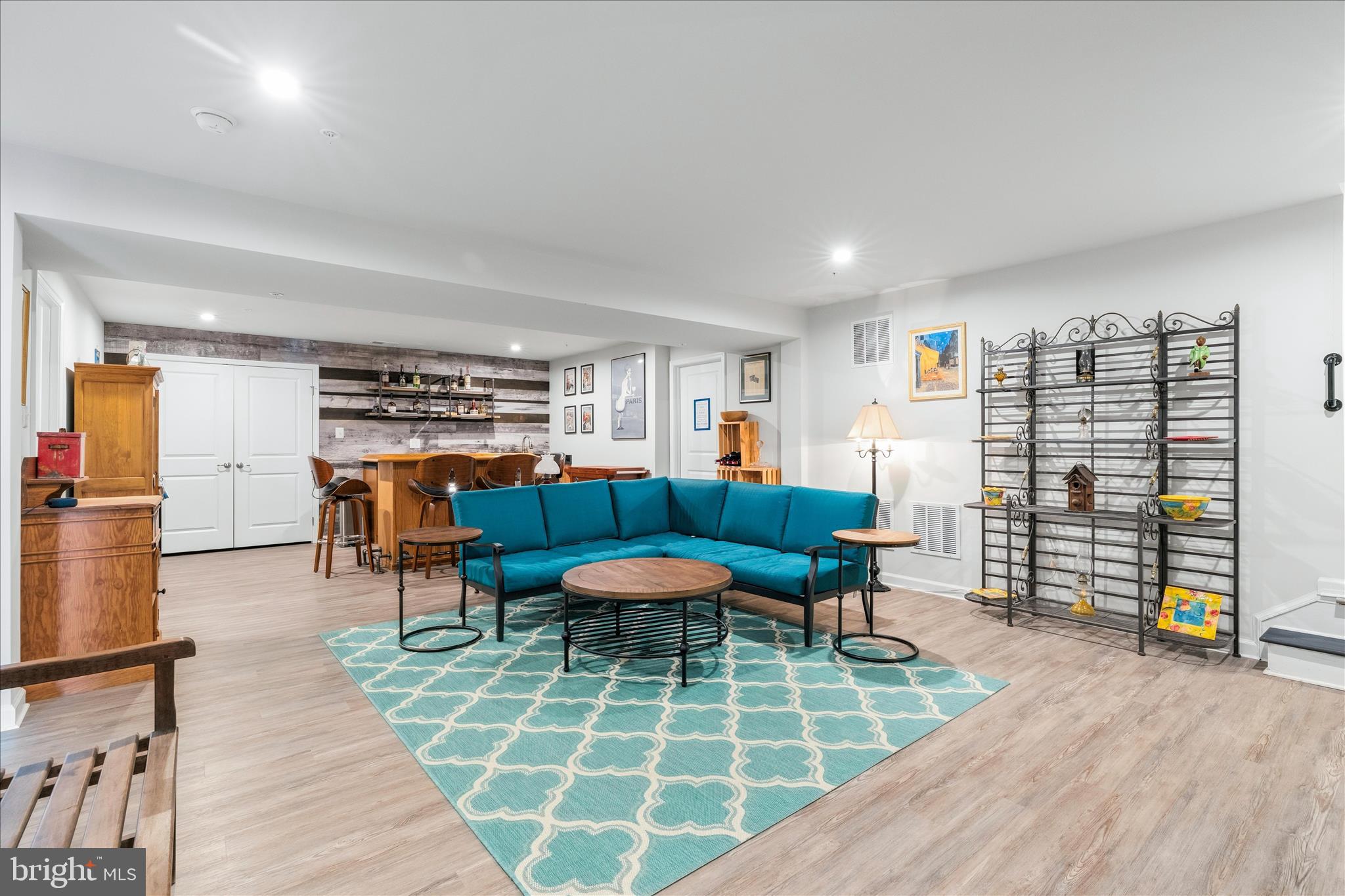 WOODBOURNE MANOR - Residential