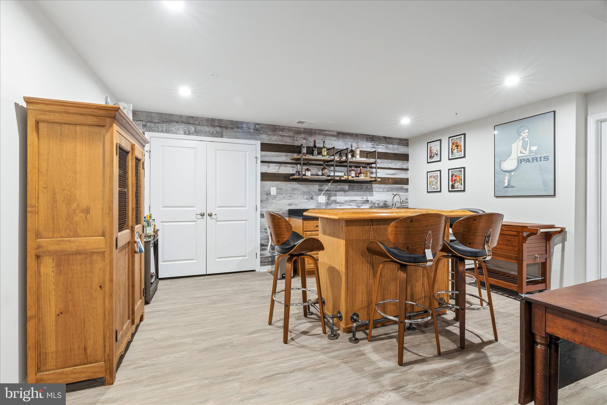 WOODBOURNE MANOR - Residential