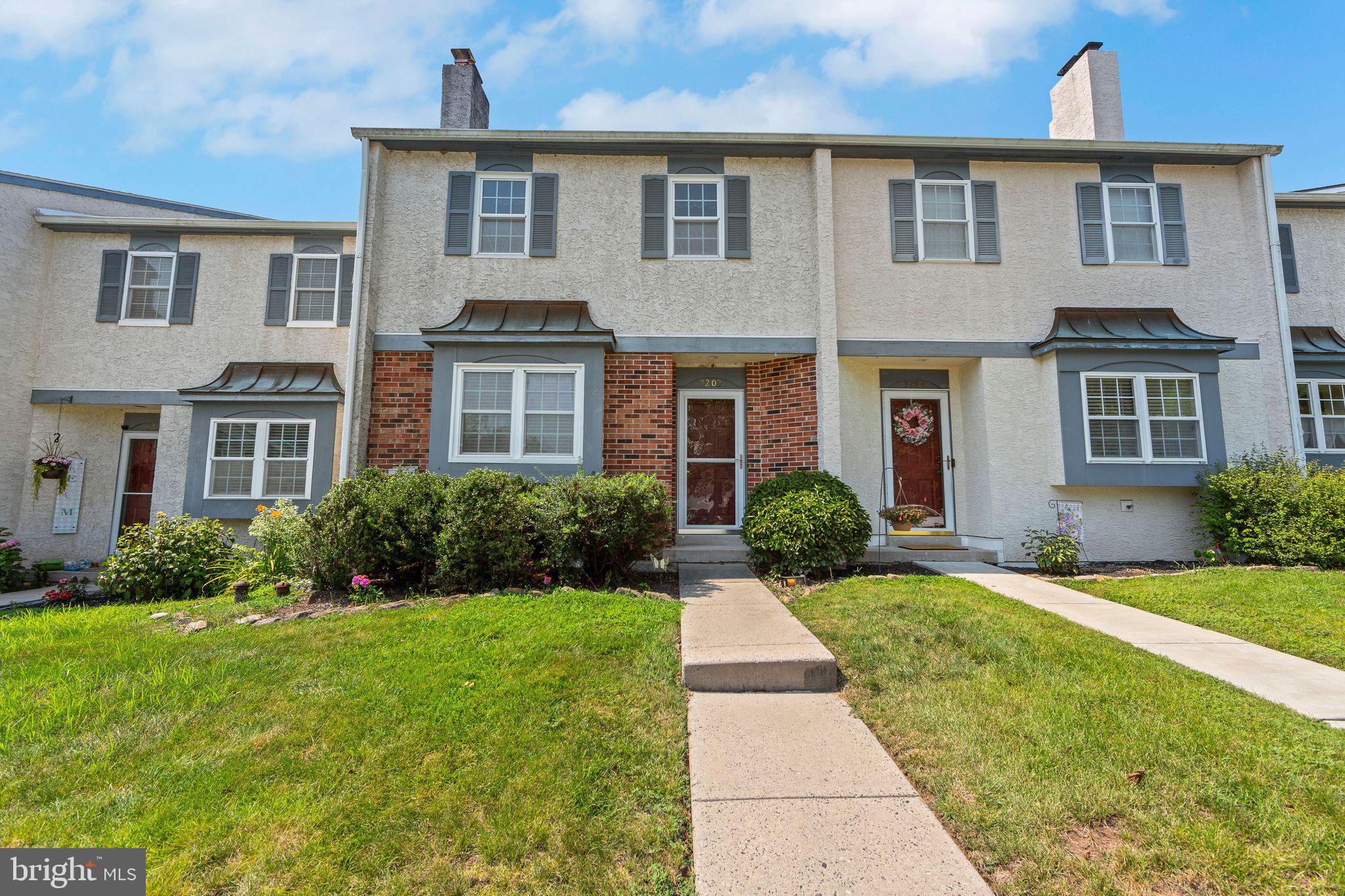 3203 DORIS COURT