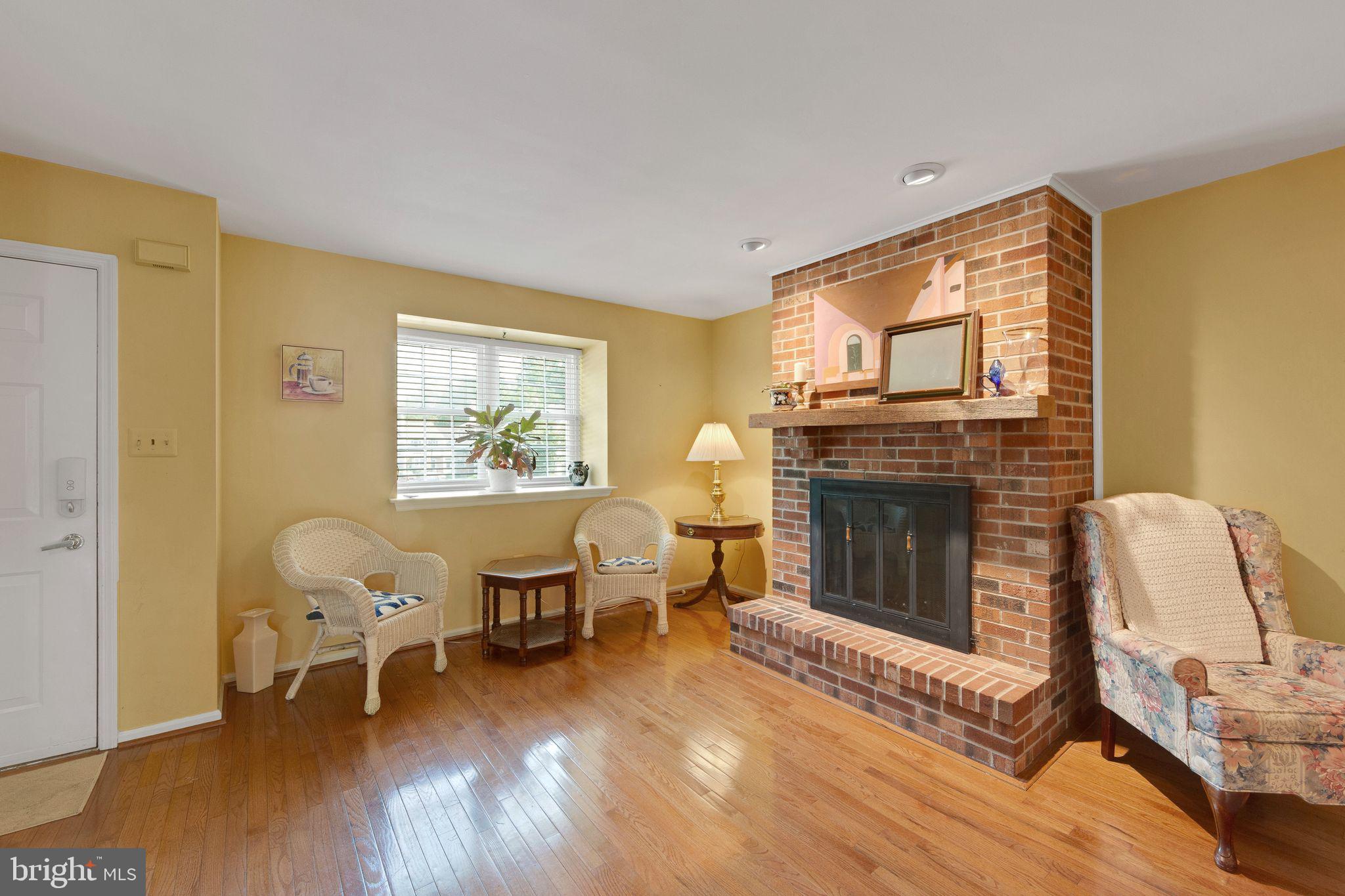 3203 DORIS COURT