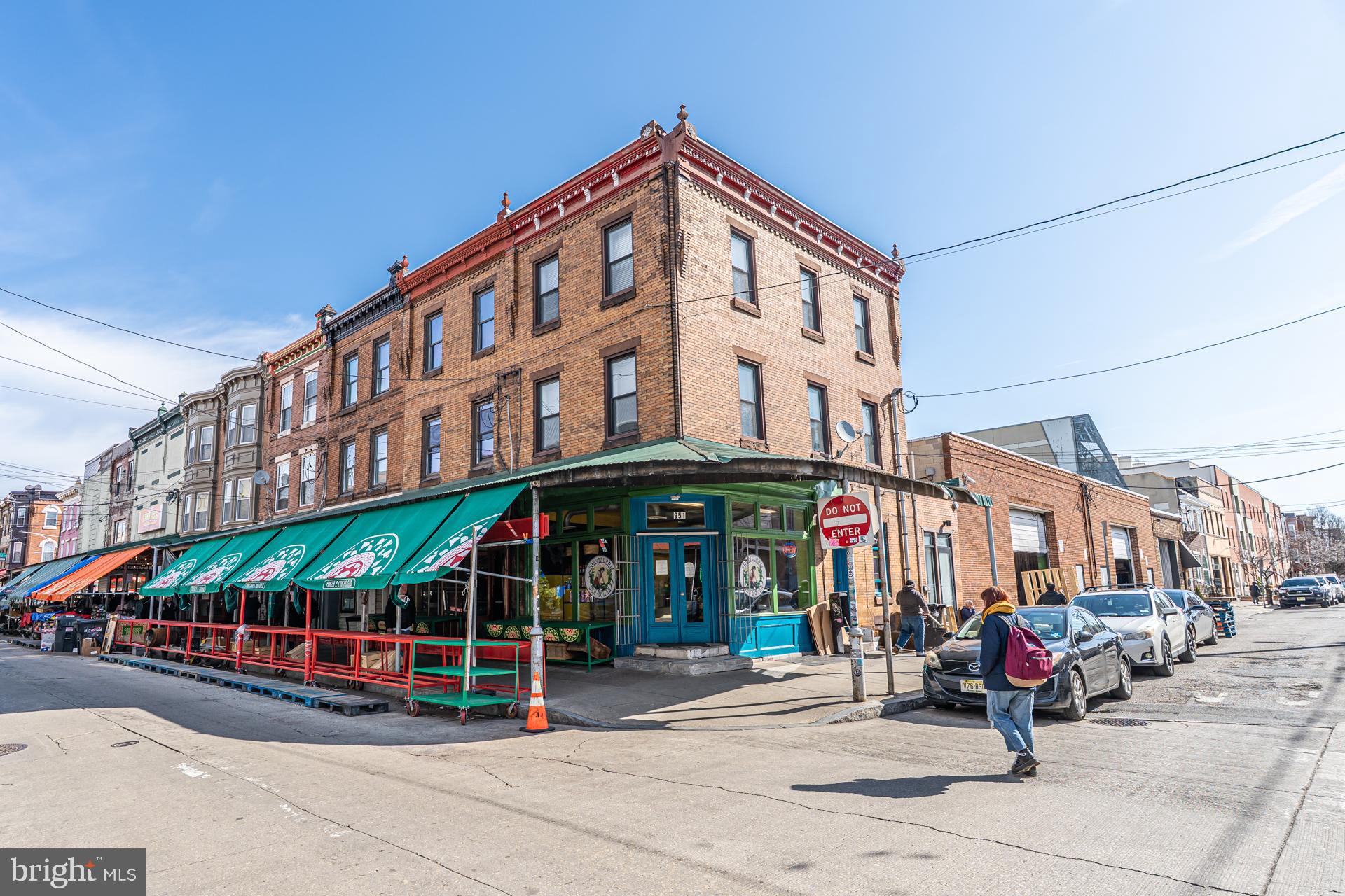 ITALIAN MARKET - Commercial Sale