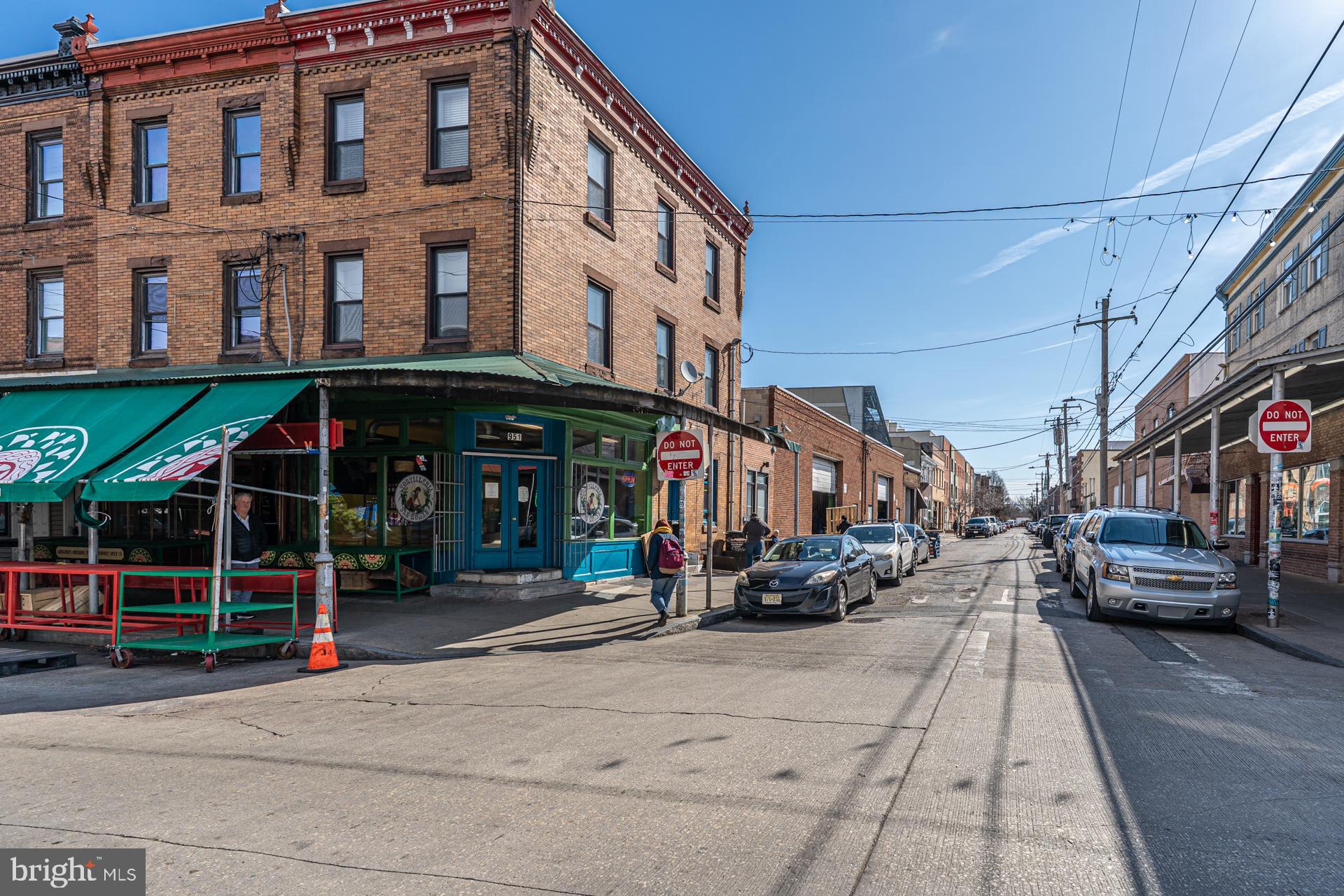 ITALIAN MARKET - Commercial Sale