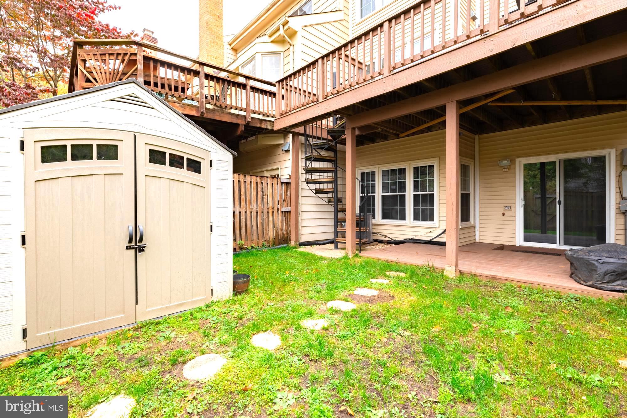 LIFESTYLE AT SULLY STATION - Residential