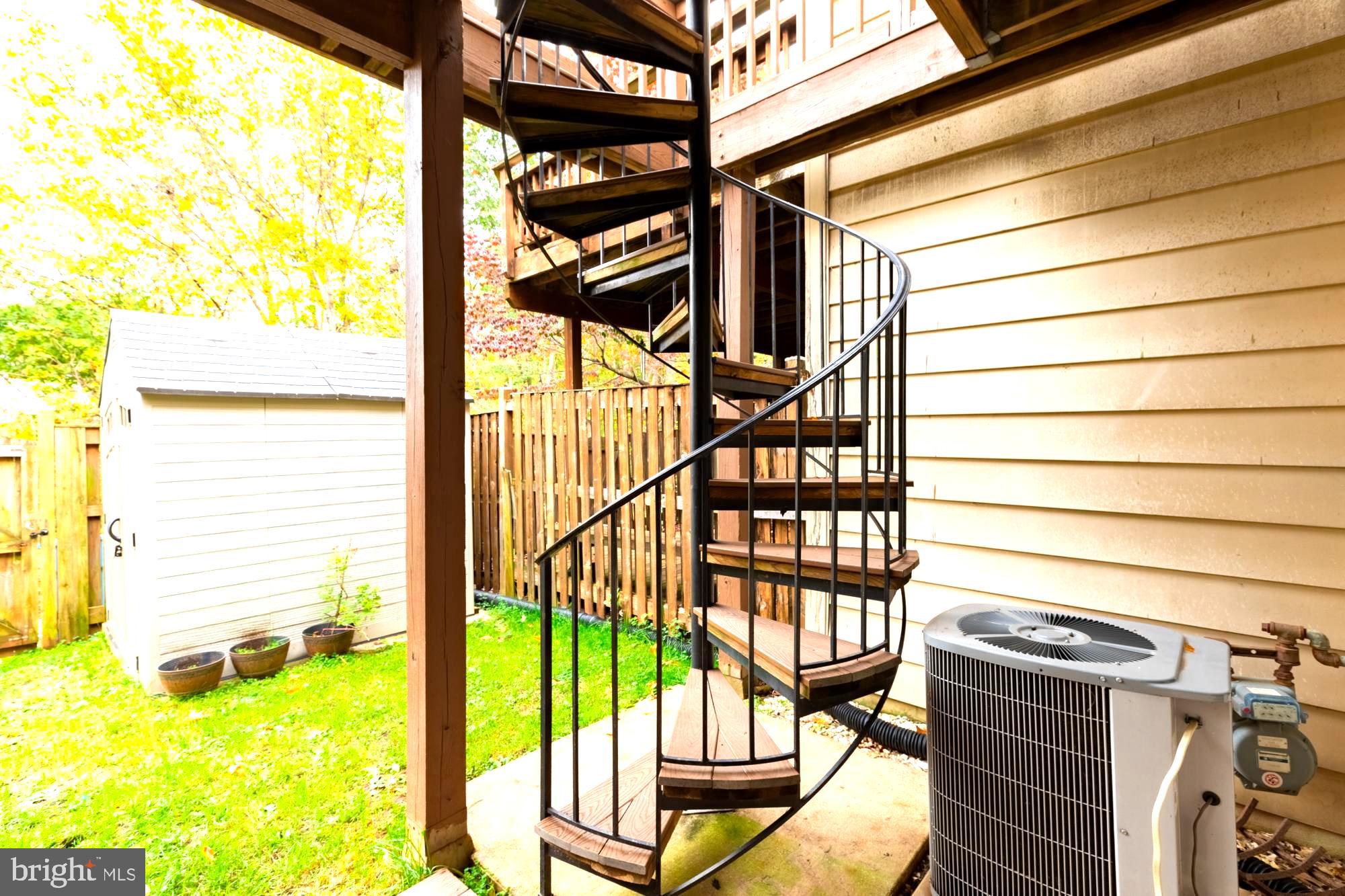 LIFESTYLE AT SULLY STATION - Residential