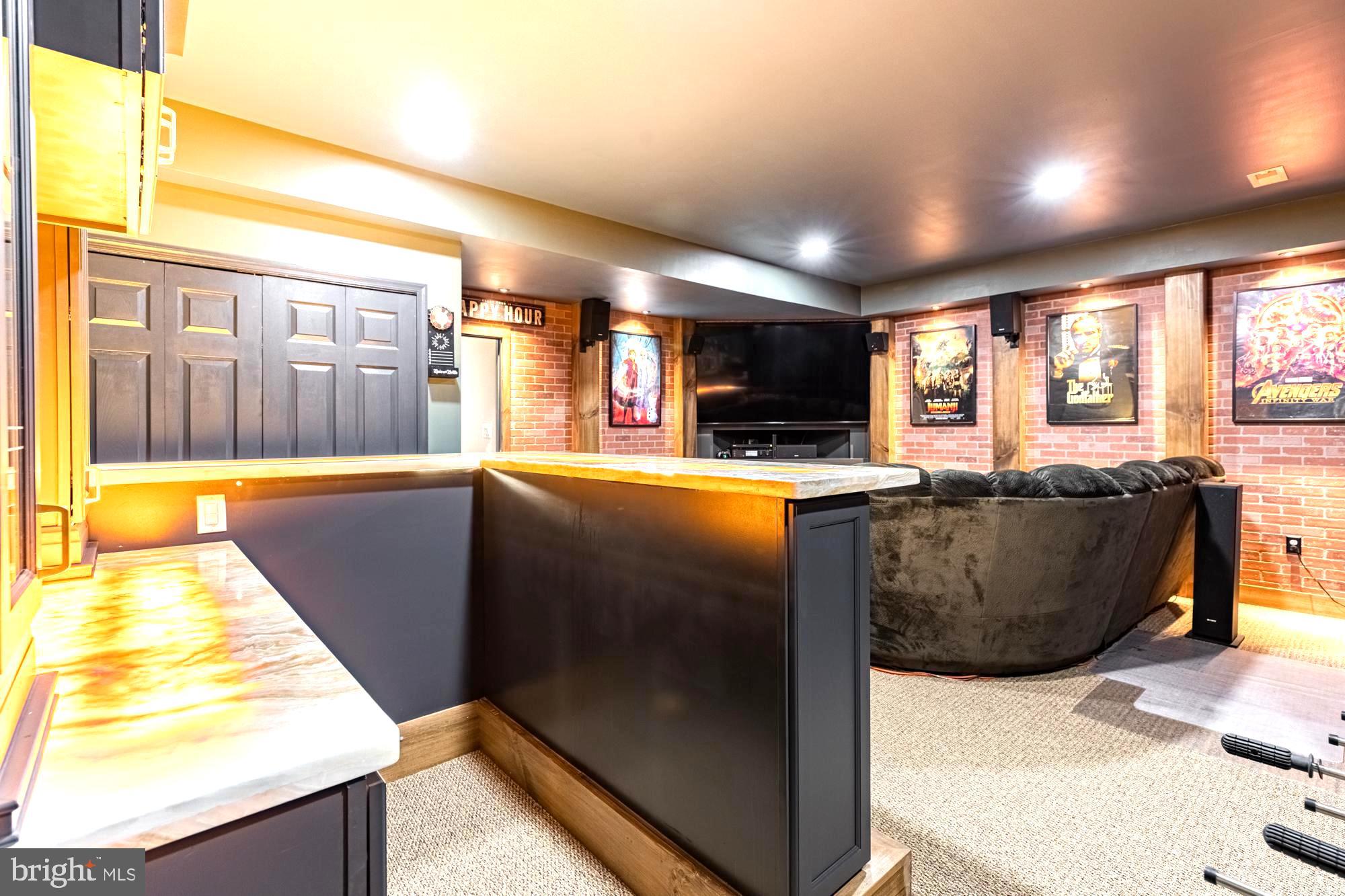 LIFESTYLE AT SULLY STATION - Residential