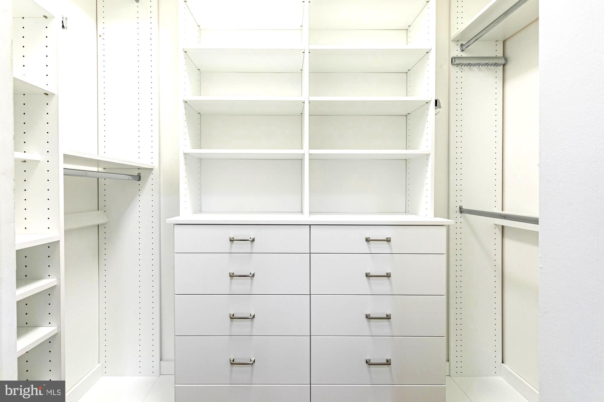 LIFESTYLE AT SULLY STATION - Residential