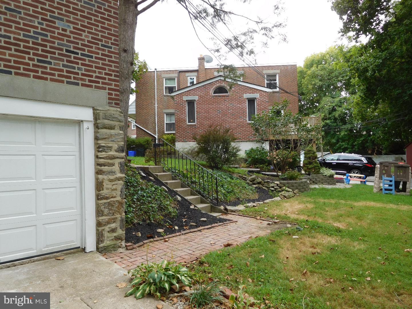 ROXBOROUGH - Residential