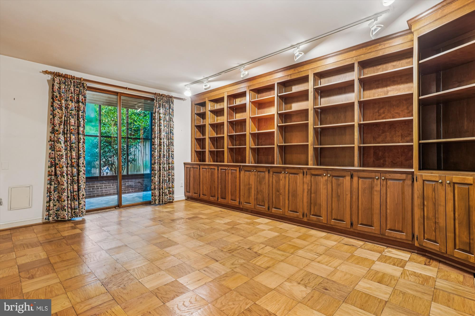 MERRYWOOD ON THE POTOMAC - Residential