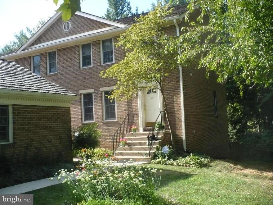 Beautiful wooded location backing to Fairfax County park and trail. Many updates including oak flooring and new carpet. All conveniences within walking distance including: multiple banks, restaurants, dry cleaners, Giant, CVS, Starbucks, library, Post Office and Oakmarr Rec. Center. 1 mile to 66 entrance and 2.3 miles to Vienna Metro Station. Home Warranty Included.