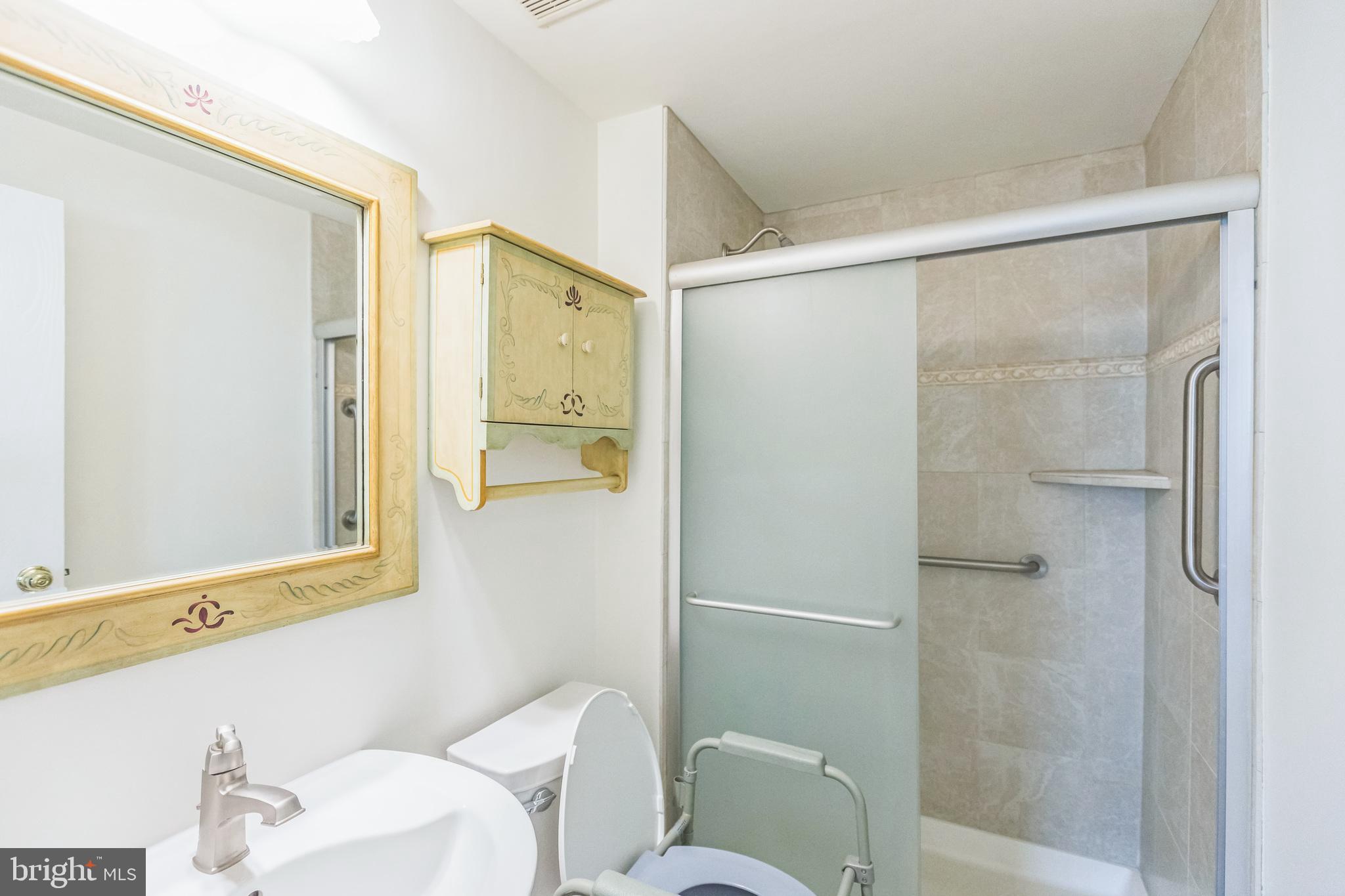 LAKEWINDS - Residential