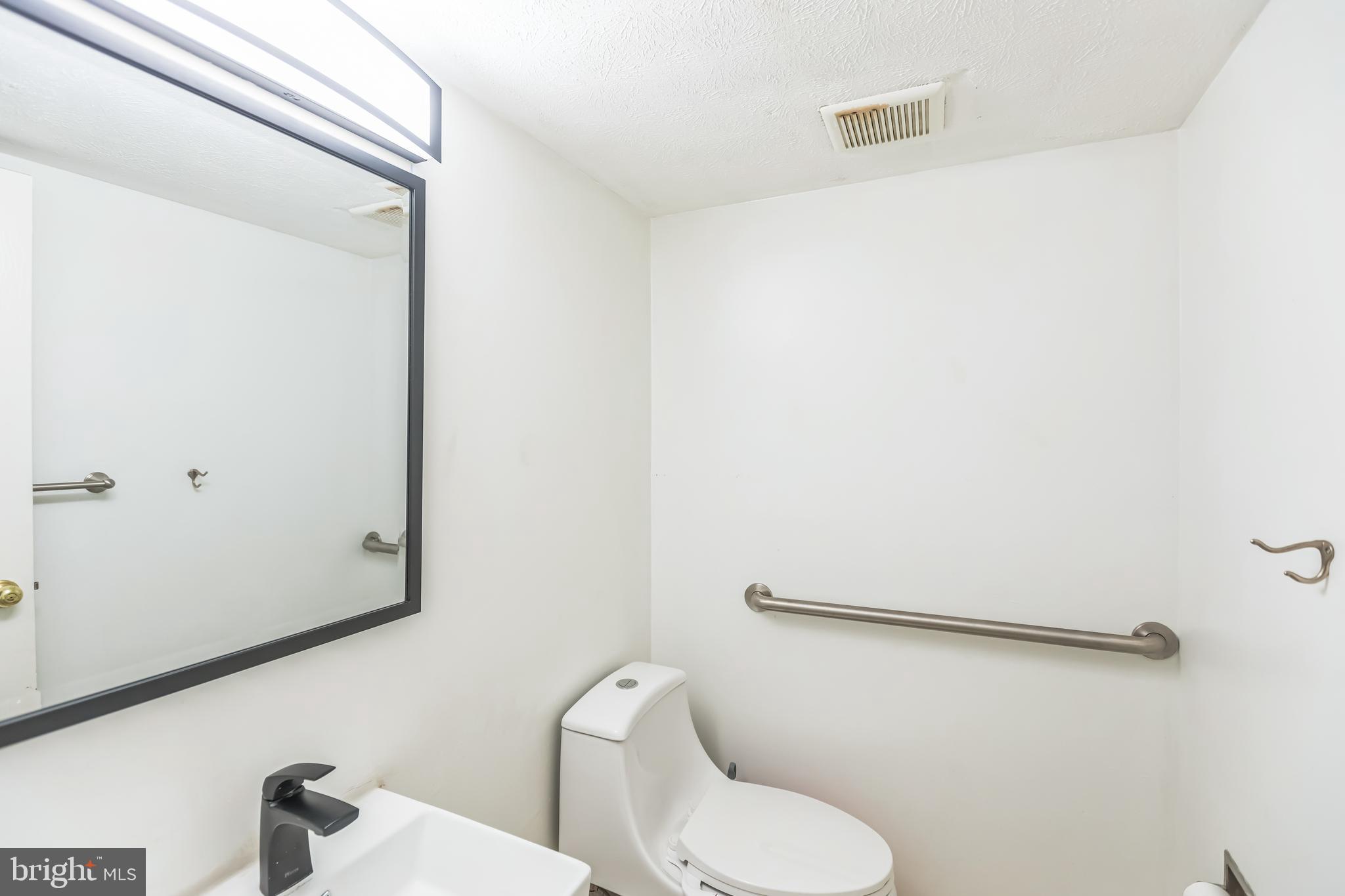 LAKEWINDS - Residential