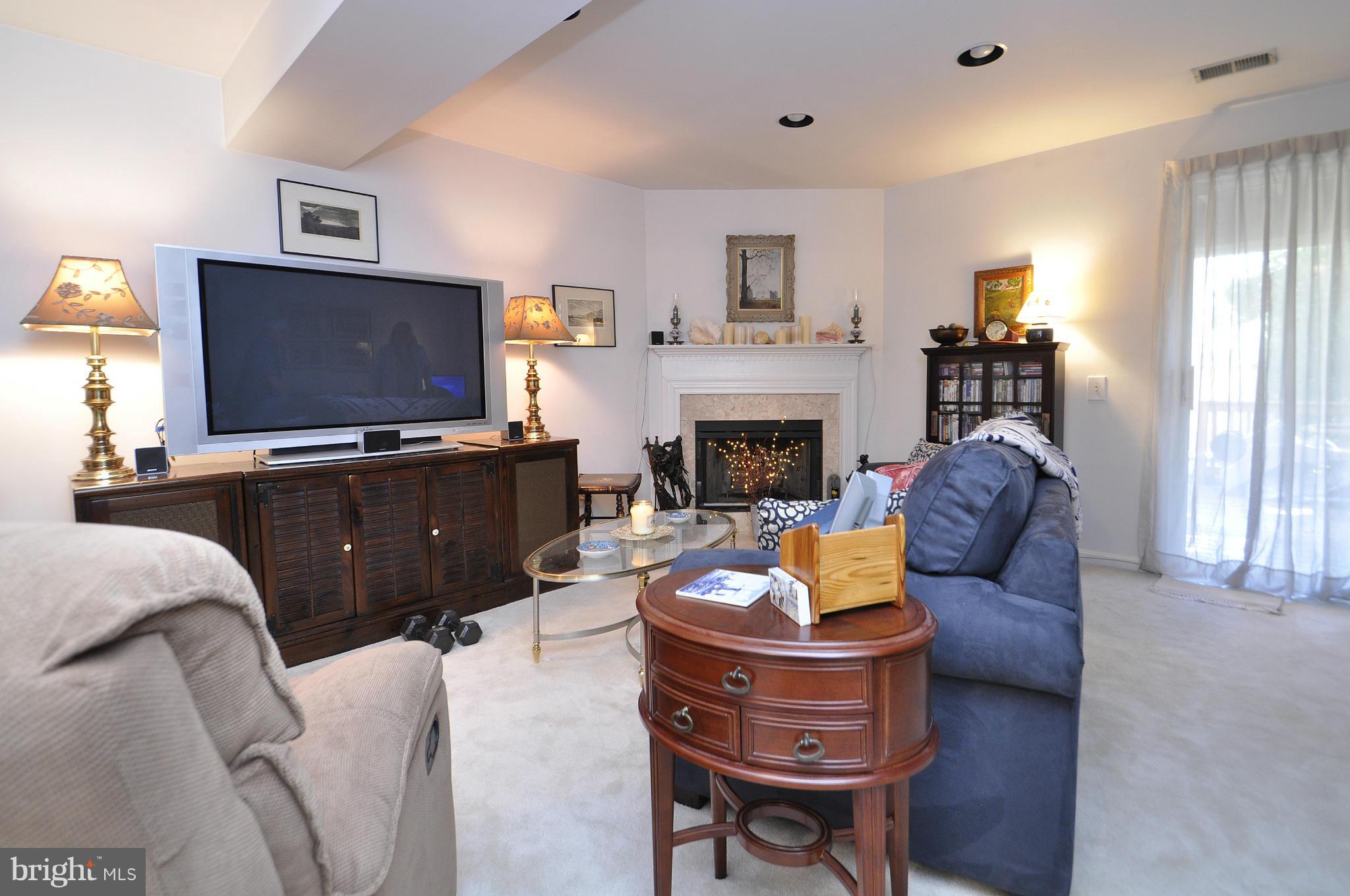 SPRING KNOLL - Residential