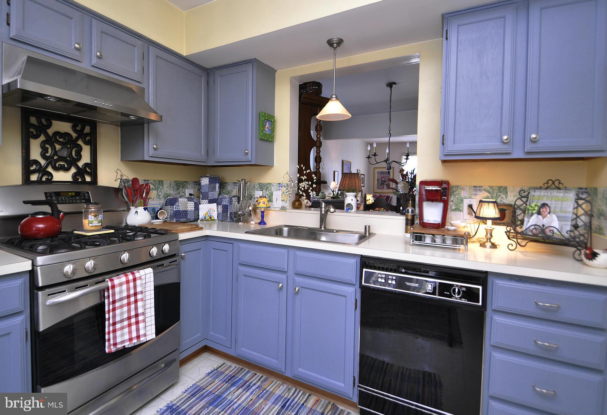 SPRING KNOLL - Residential