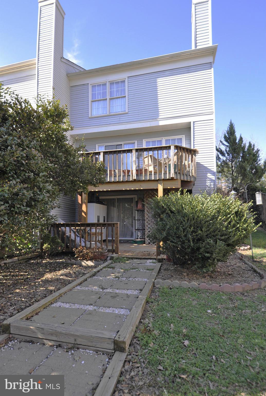 SPRING KNOLL - Residential