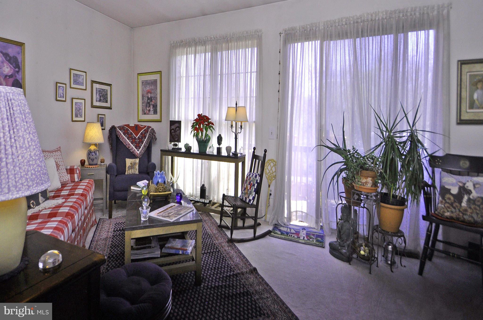 SPRING KNOLL - Residential