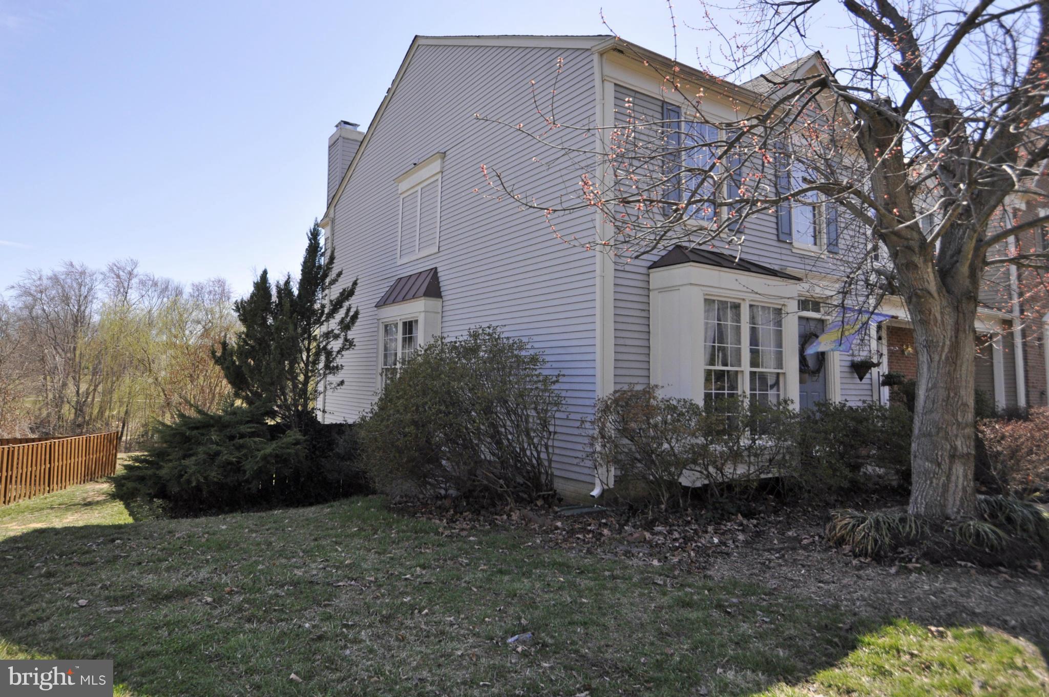 SPRING KNOLL - Residential