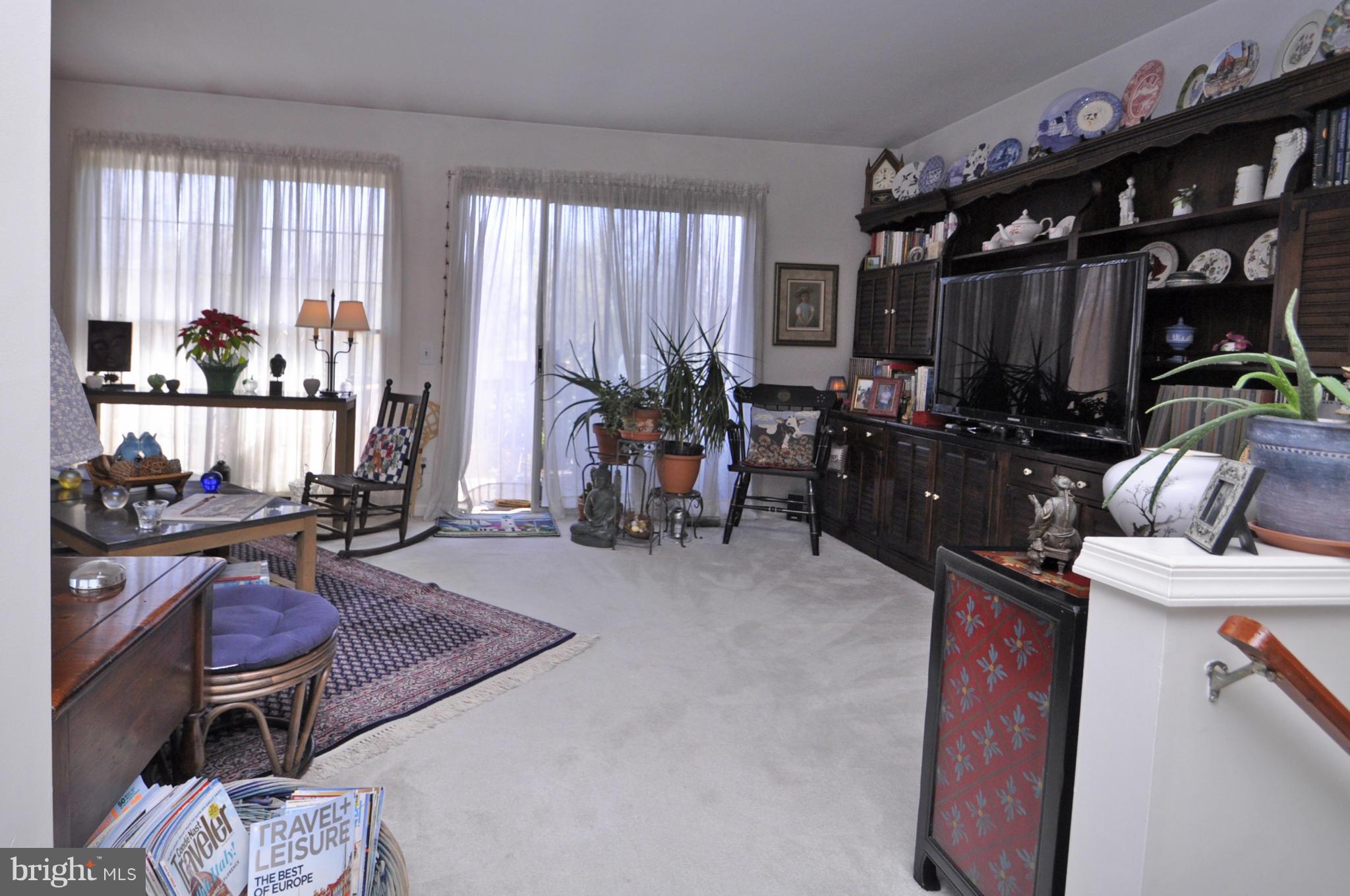 SPRING KNOLL - Residential