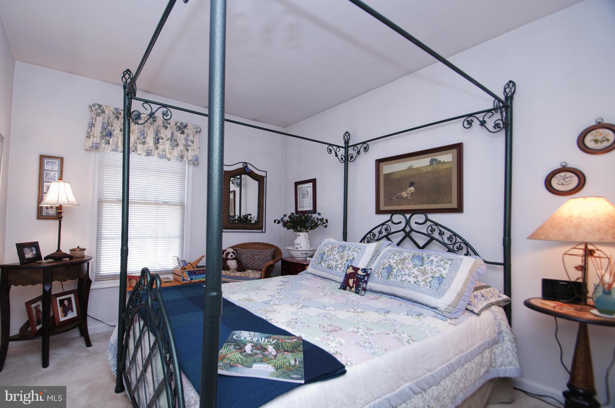 SPRING KNOLL - Residential