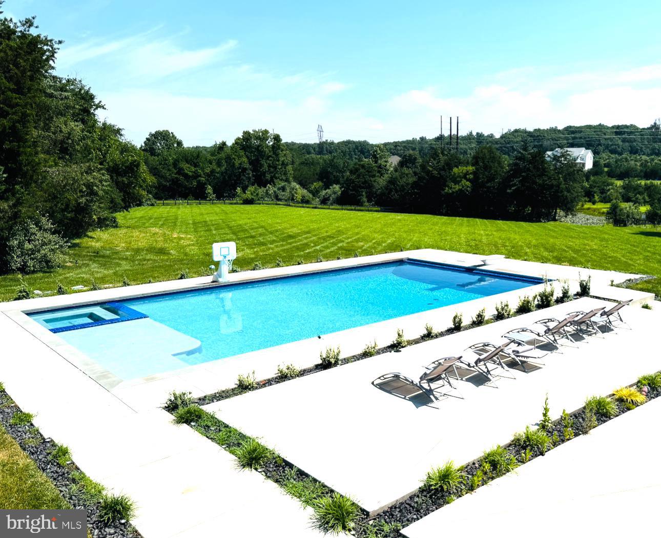 HUNTERS POND - Residential