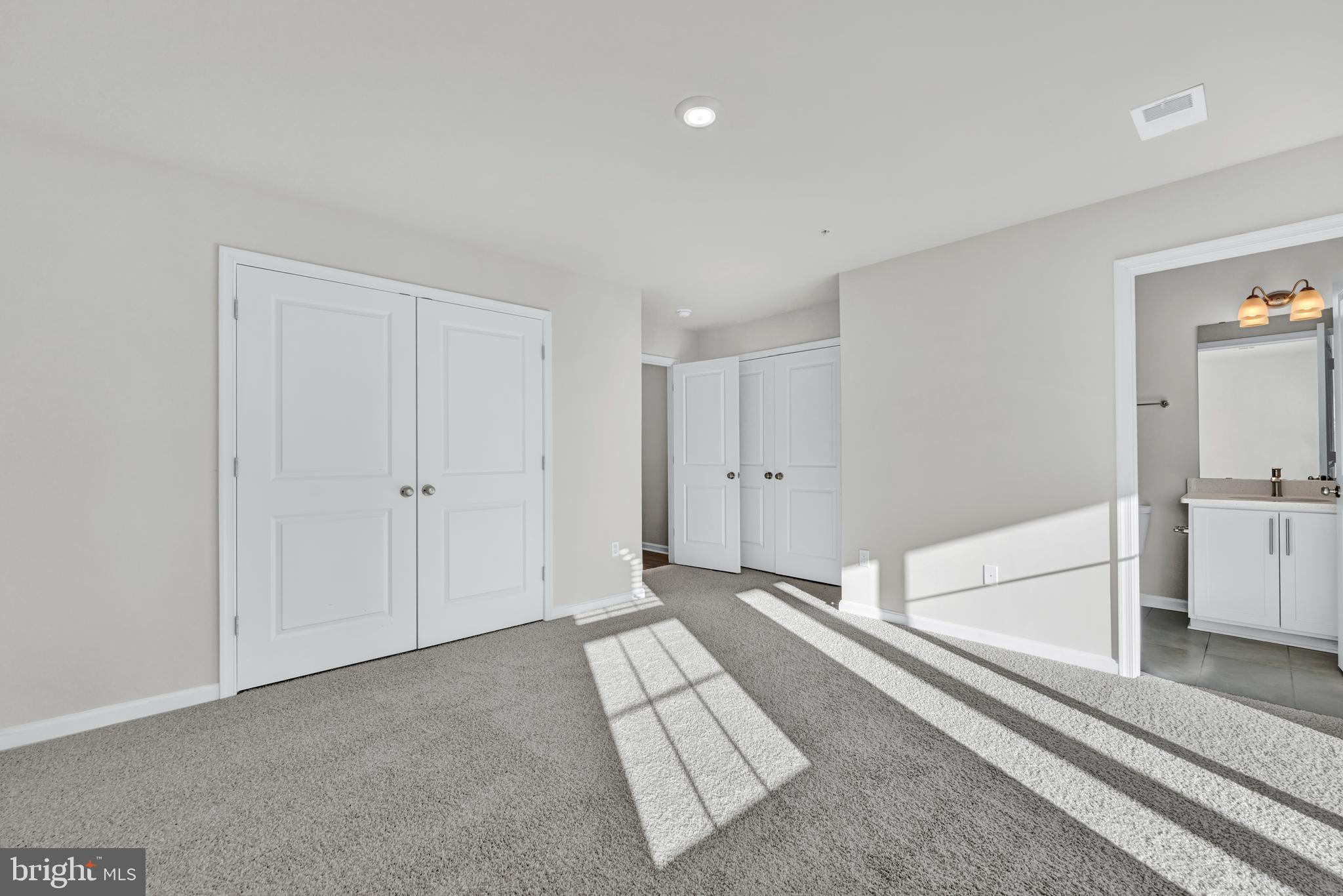 5021 SILVER OAK DRIVE