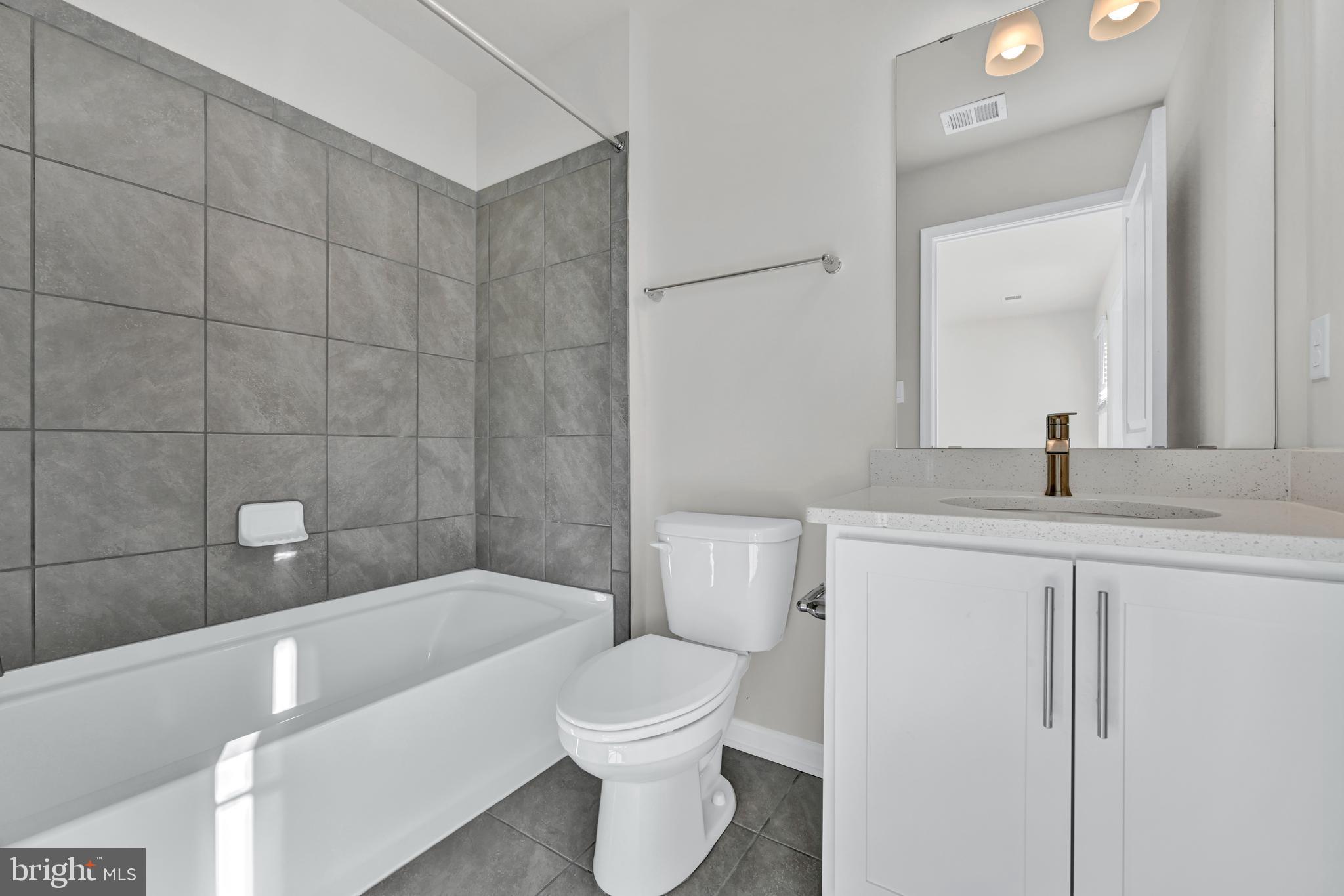 5021 SILVER OAK DRIVE